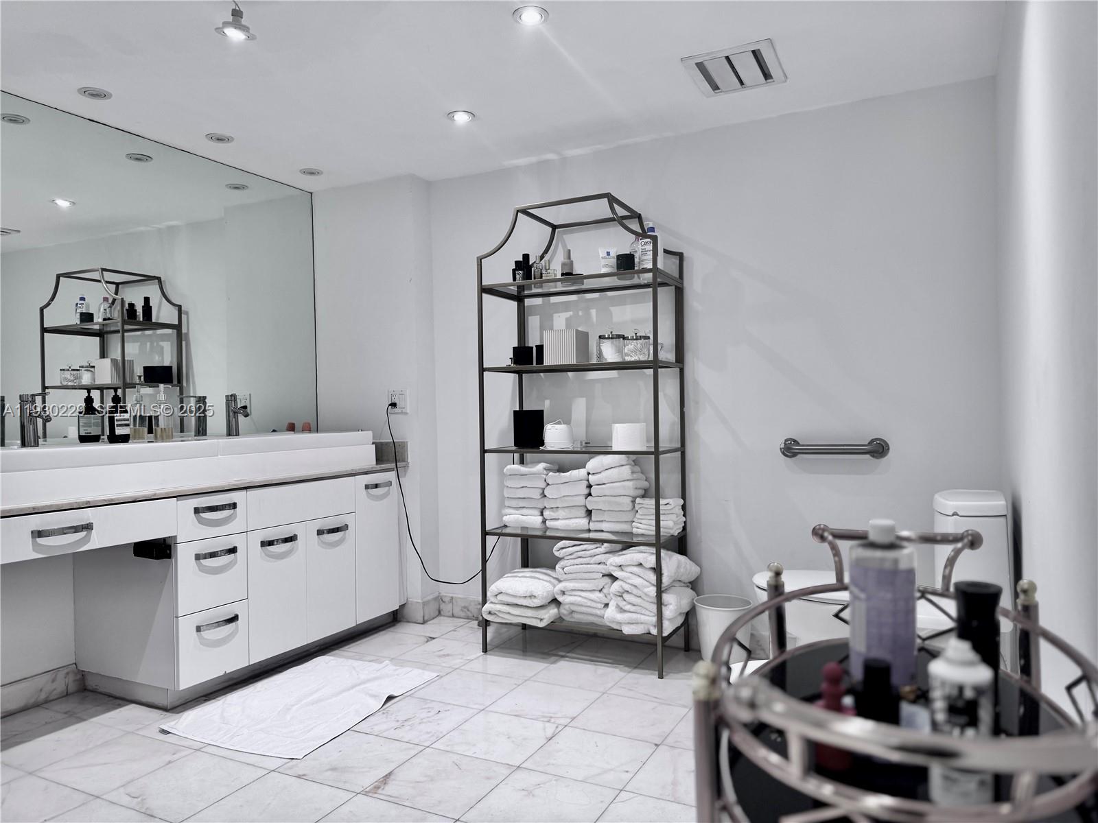 8877 Collins Ave # 402