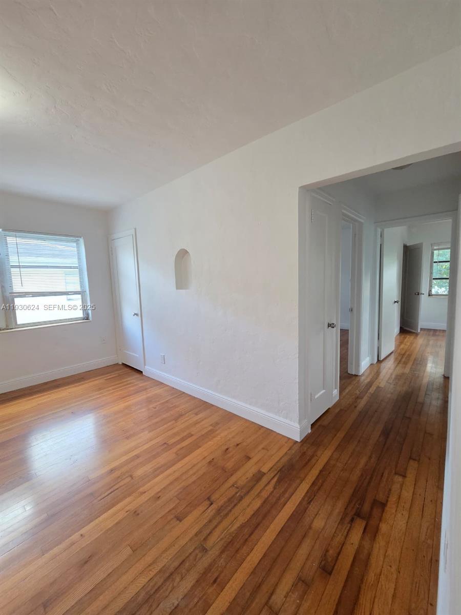 27 Phoenetia Ave # 3