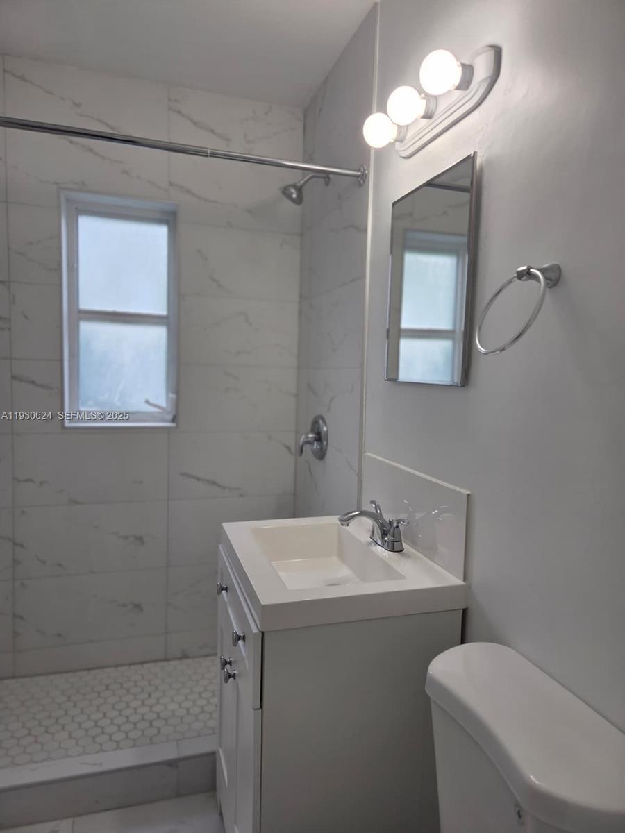 27 Phoenetia Ave # 3