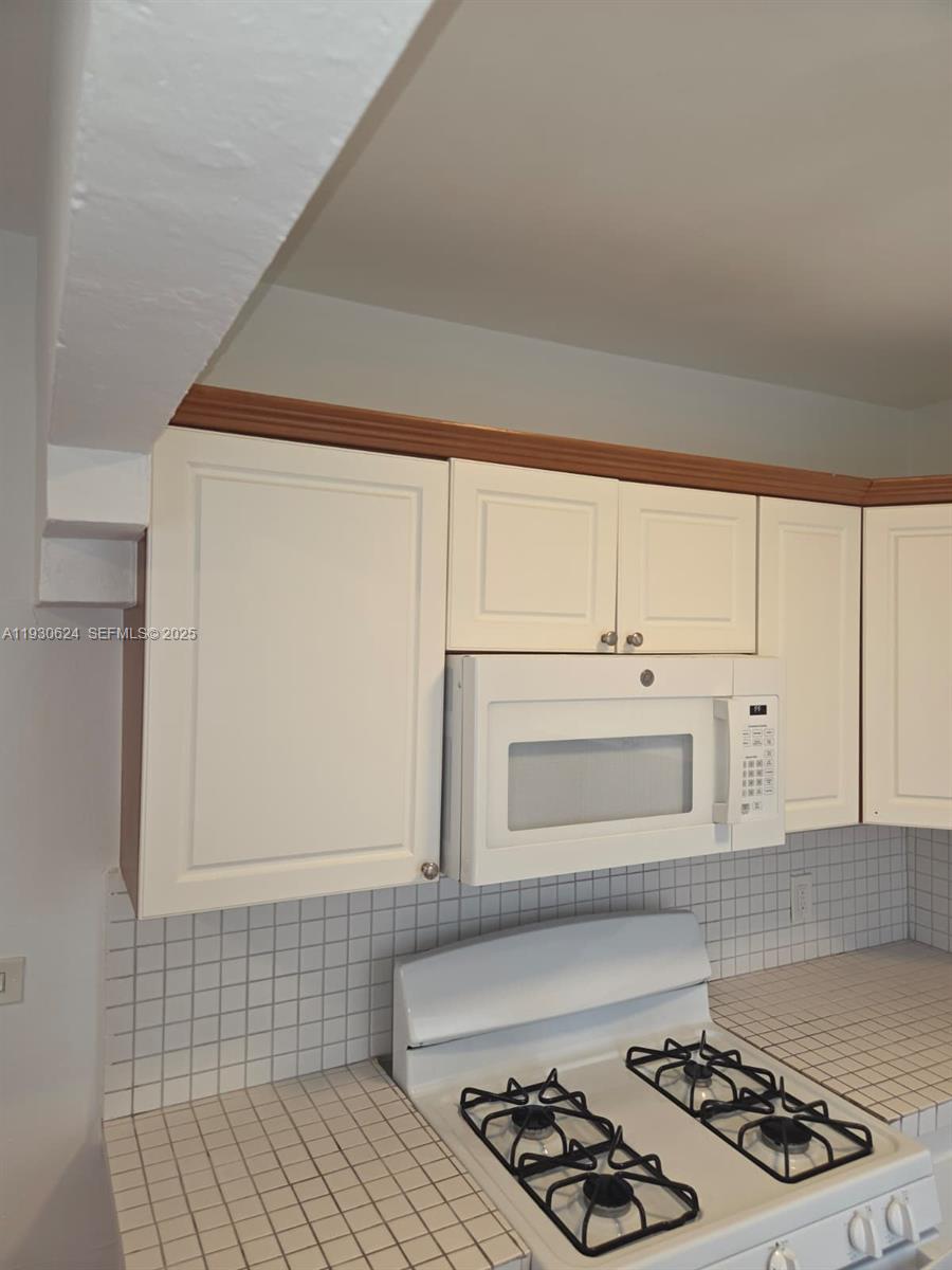 27 Phoenetia Ave # 3