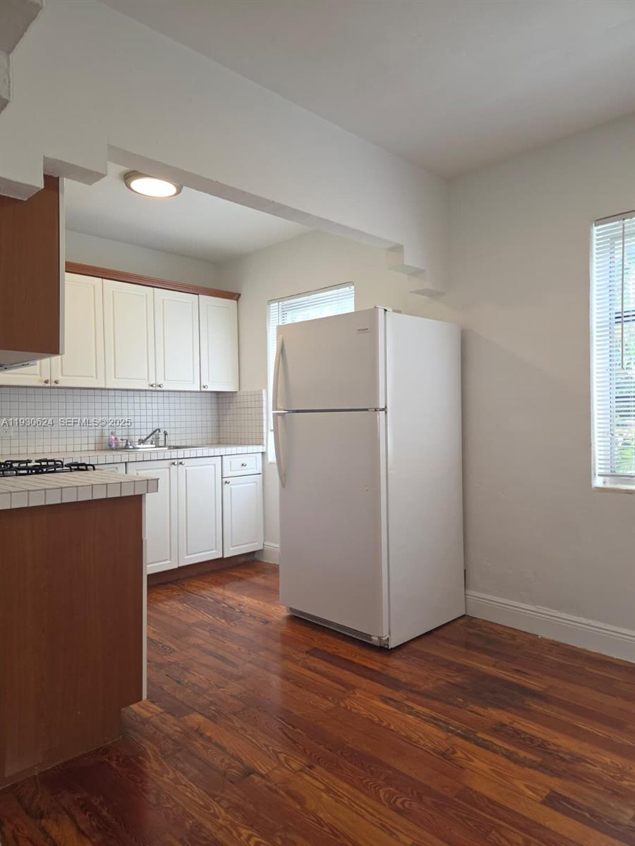 27 Phoenetia Ave # 3