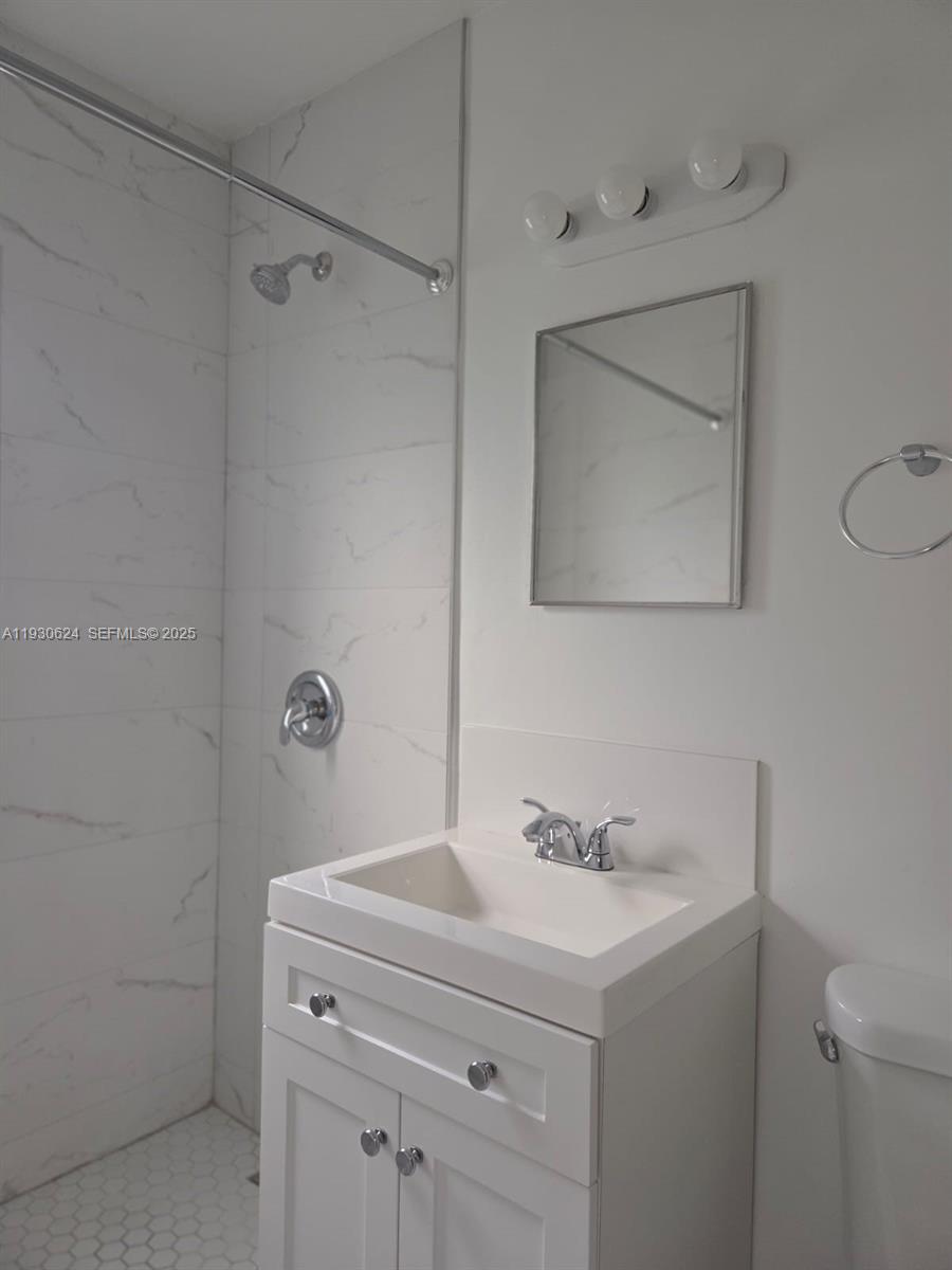 27 Phoenetia Ave # 3