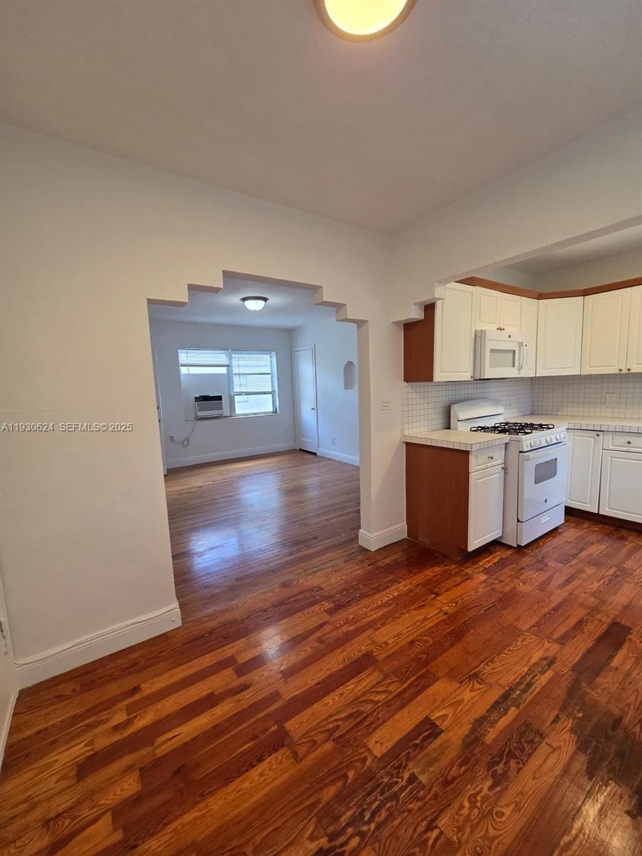 27 Phoenetia Ave # 3