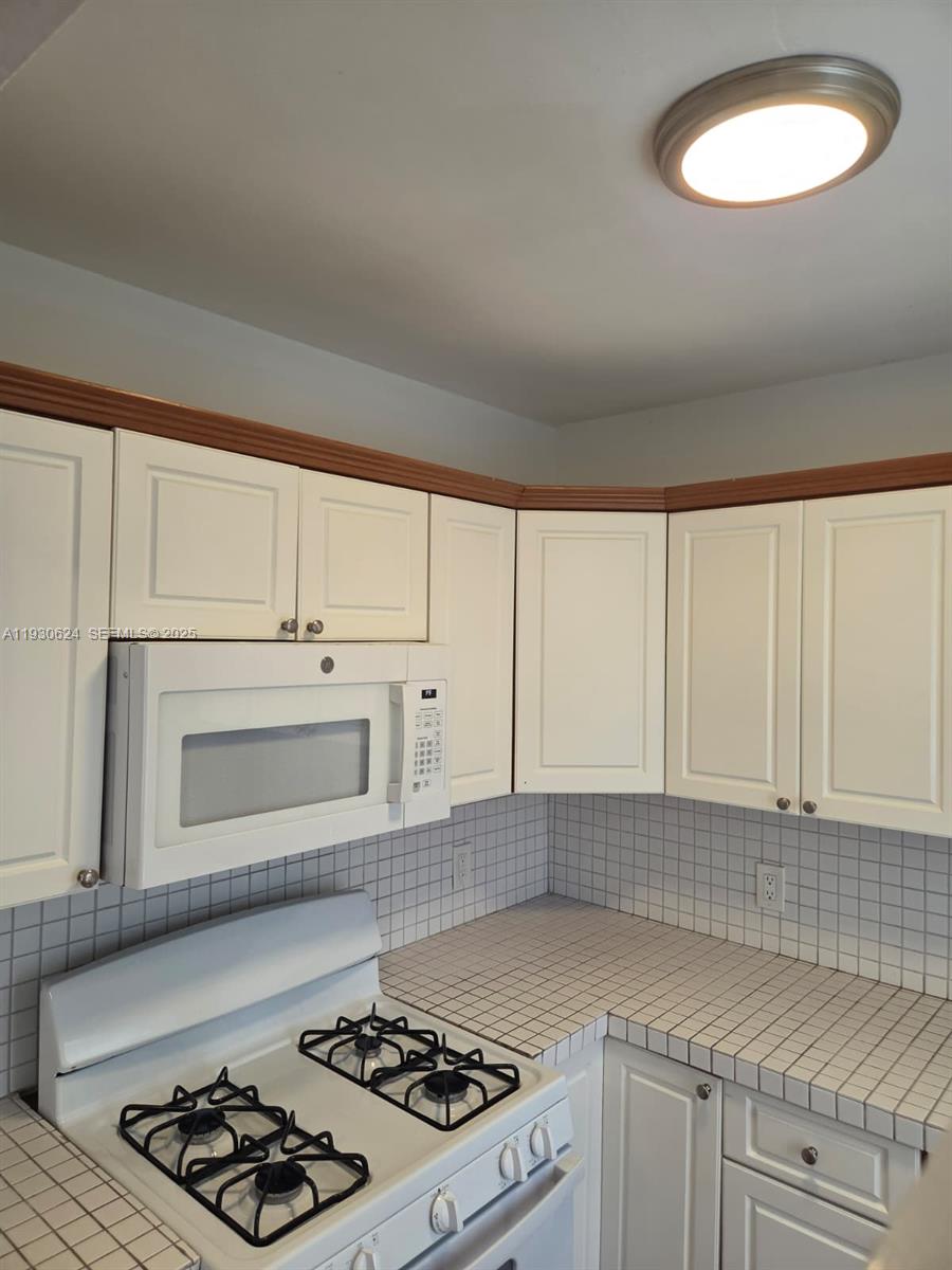 27 Phoenetia Ave # 3