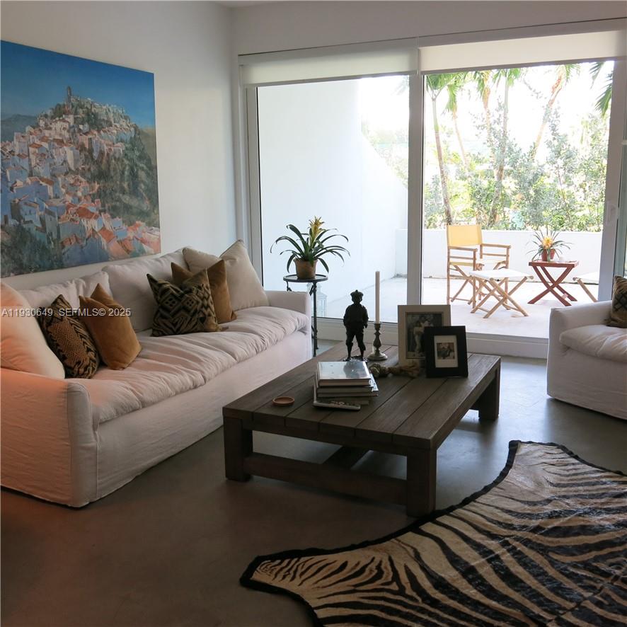 199 OCEAN LANE DR # 102