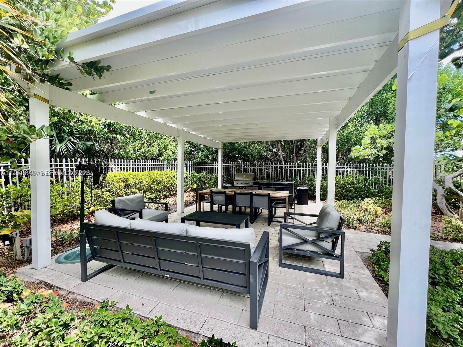 199 OCEAN LANE DR # 102