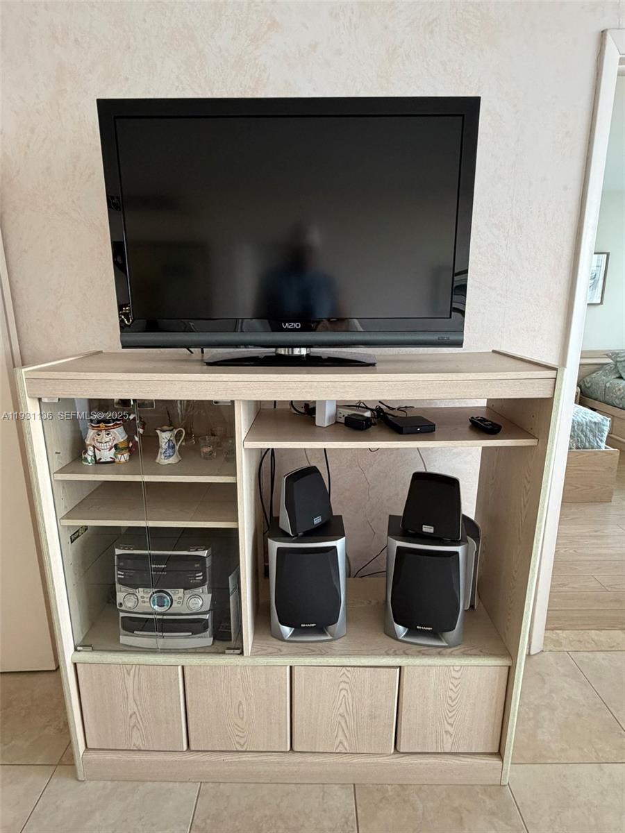 5151 Collins Ave # 921