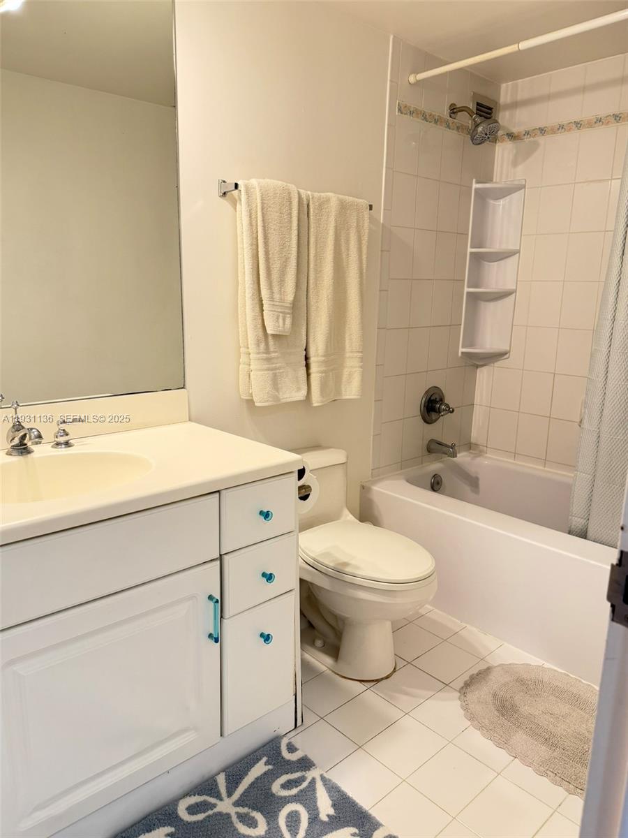 5151 Collins Ave # 921