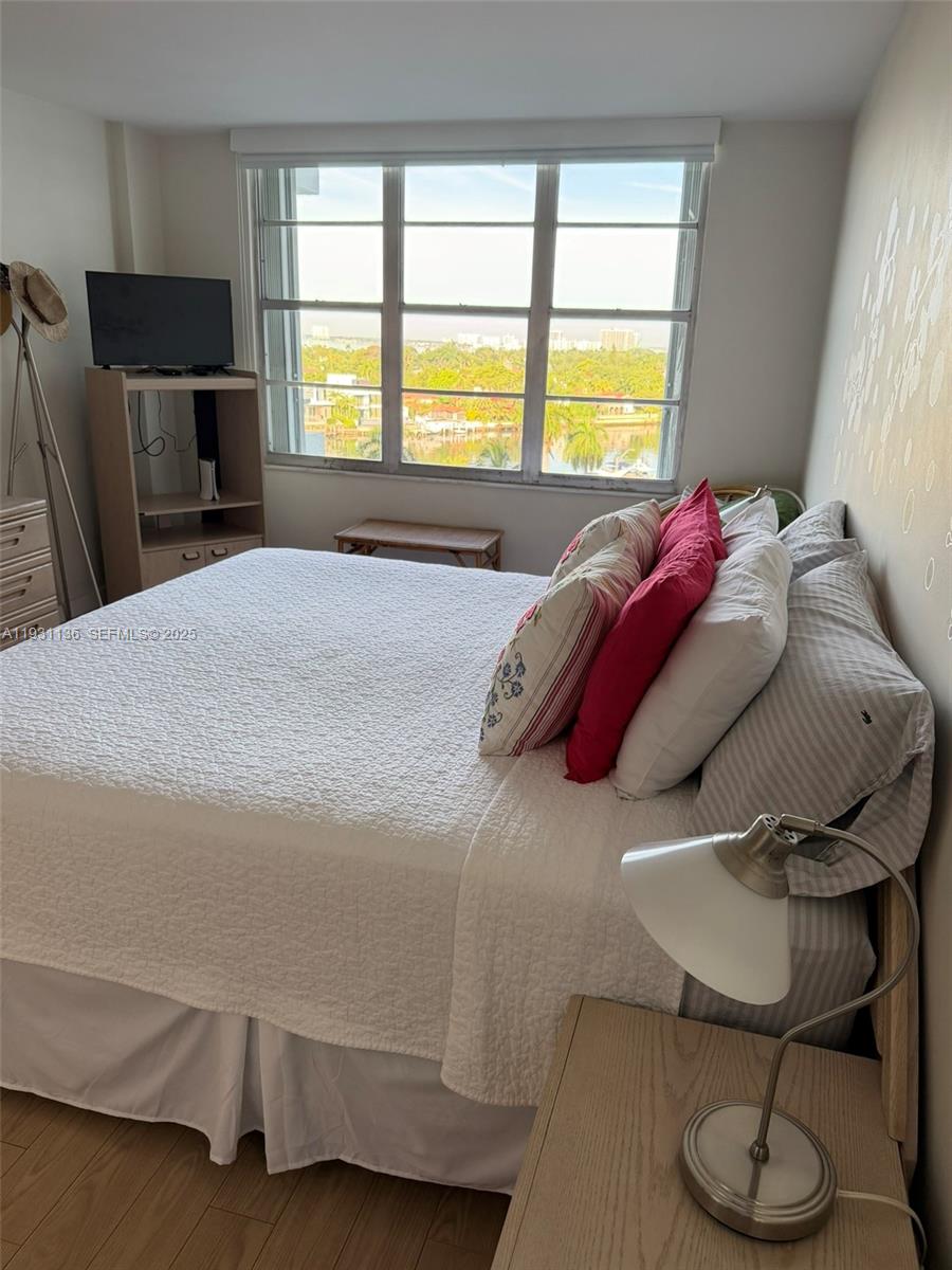 5151 Collins Ave # 921