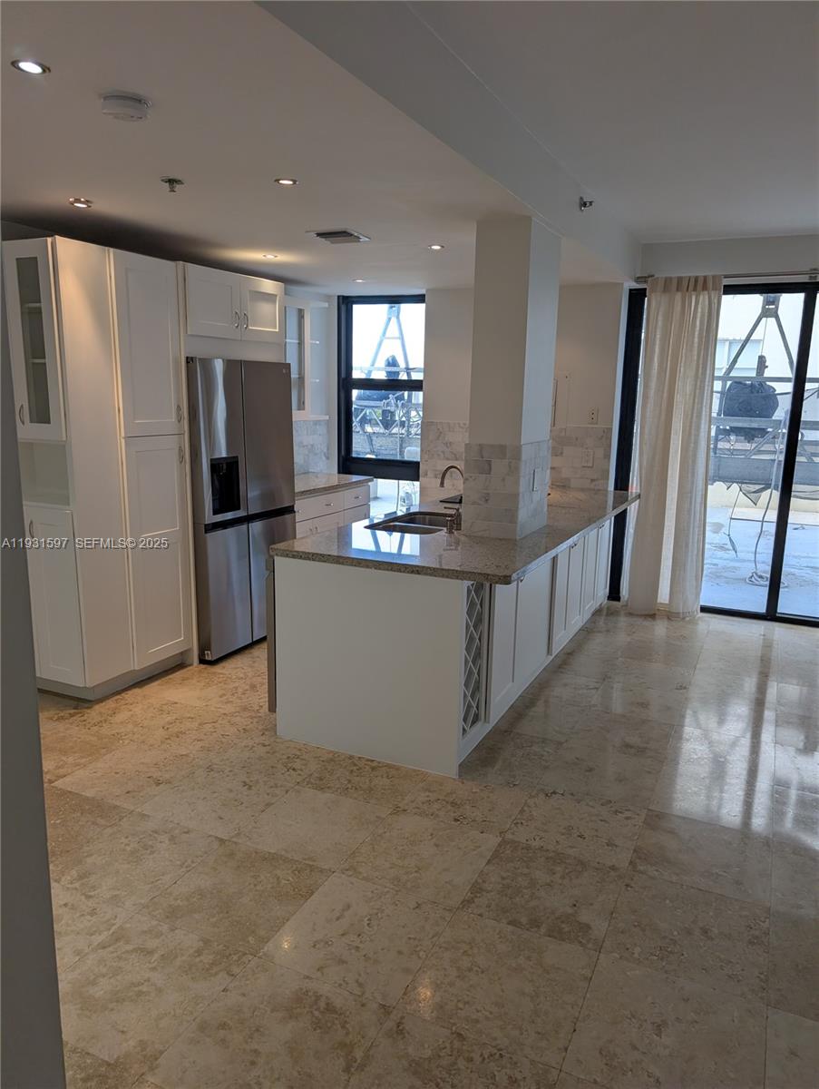 6061 Collins Ave # 4E