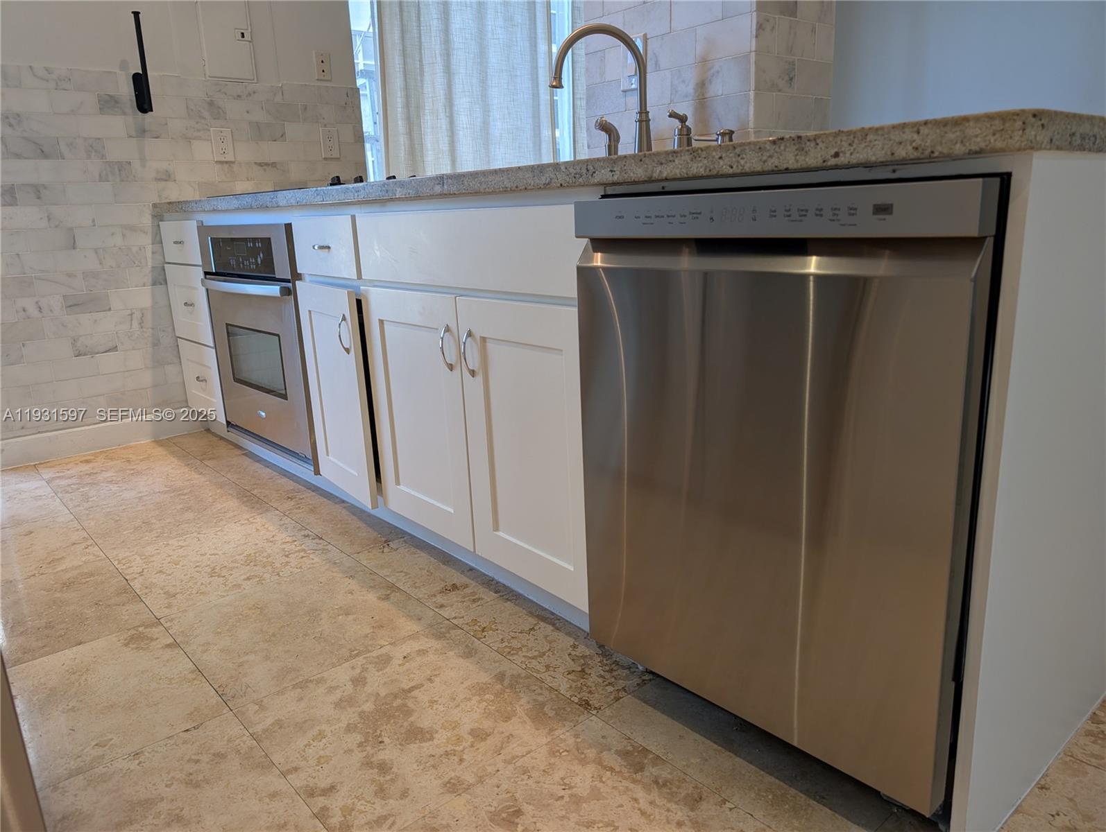 6061 Collins Ave # 4E