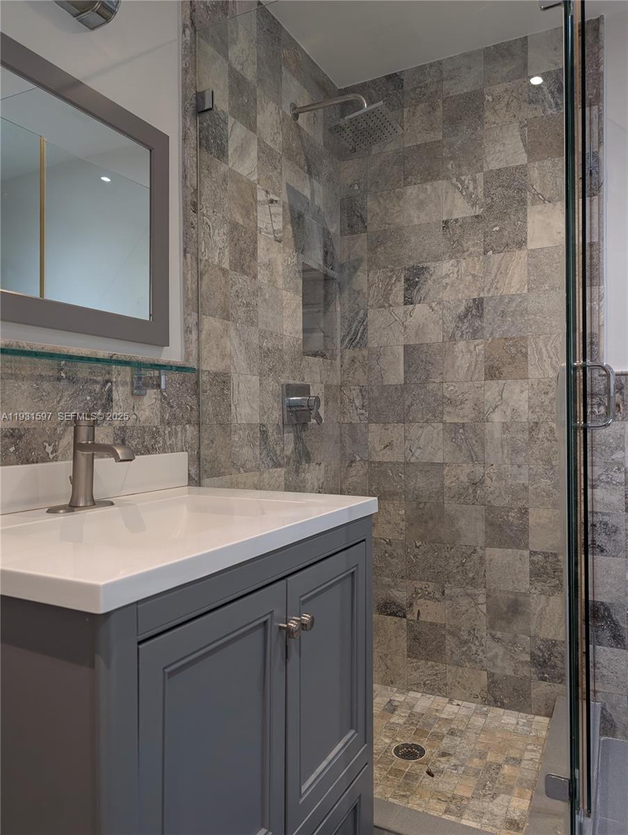 6061 Collins Ave # 4E