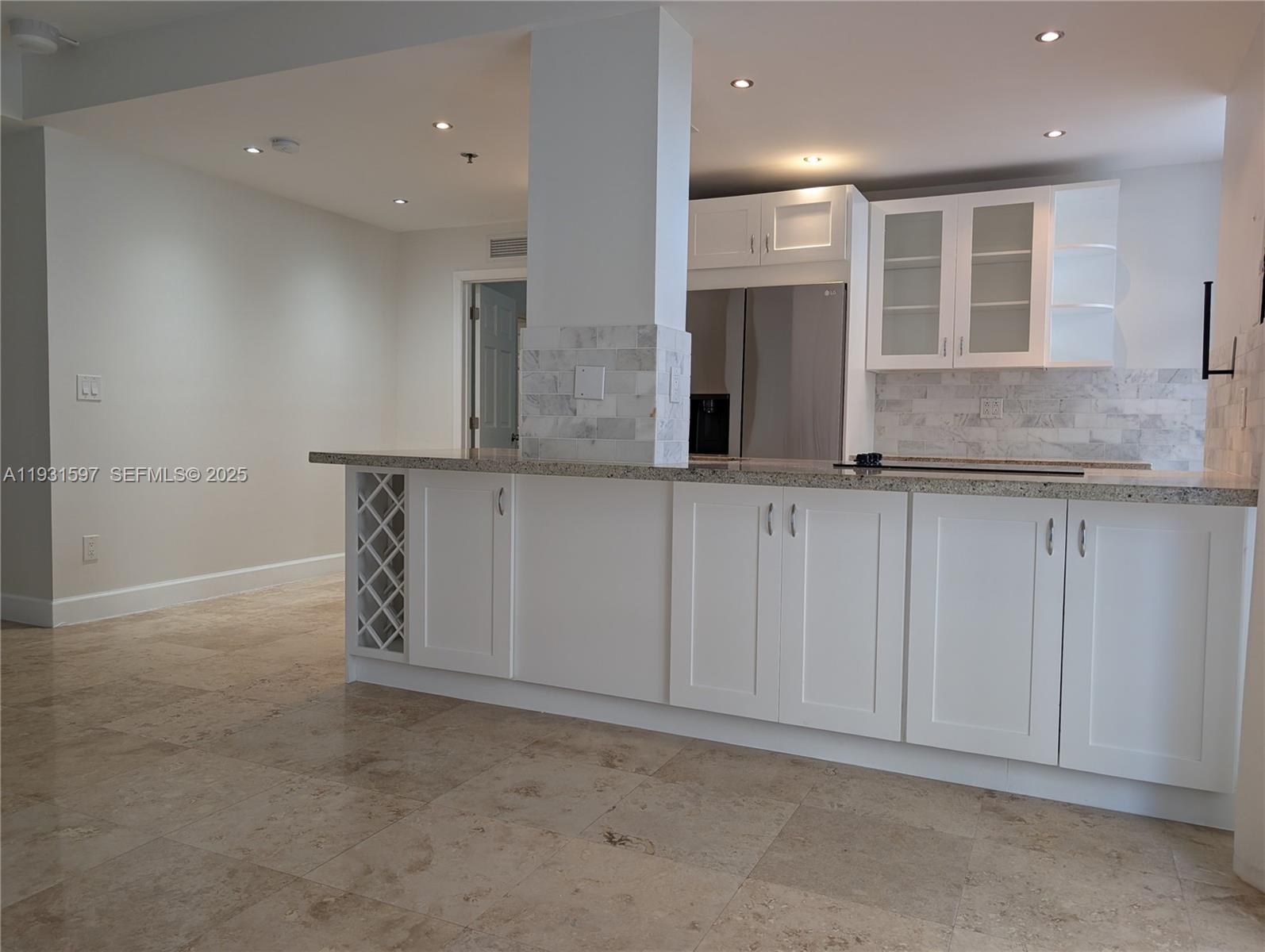 6061 Collins Ave # 4E