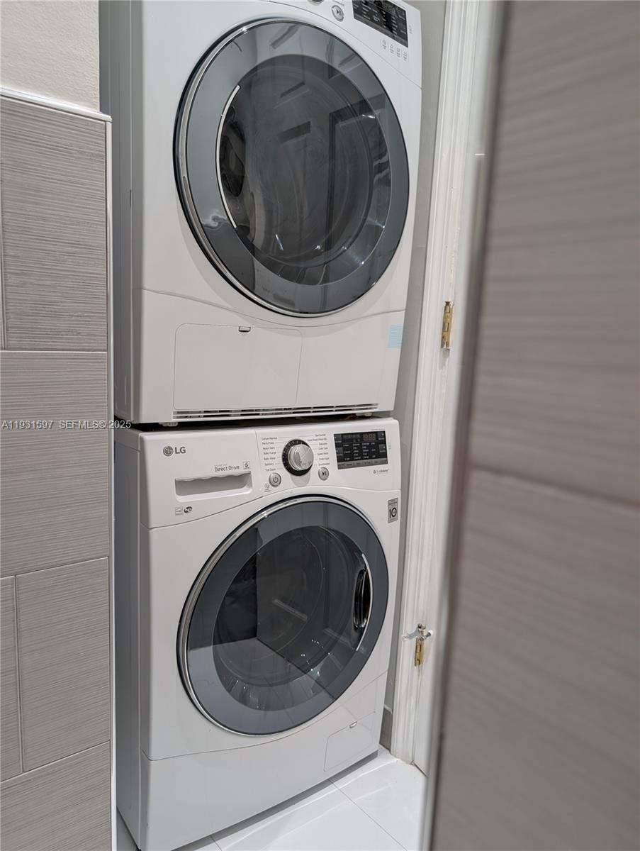 6061 Collins Ave # 4E