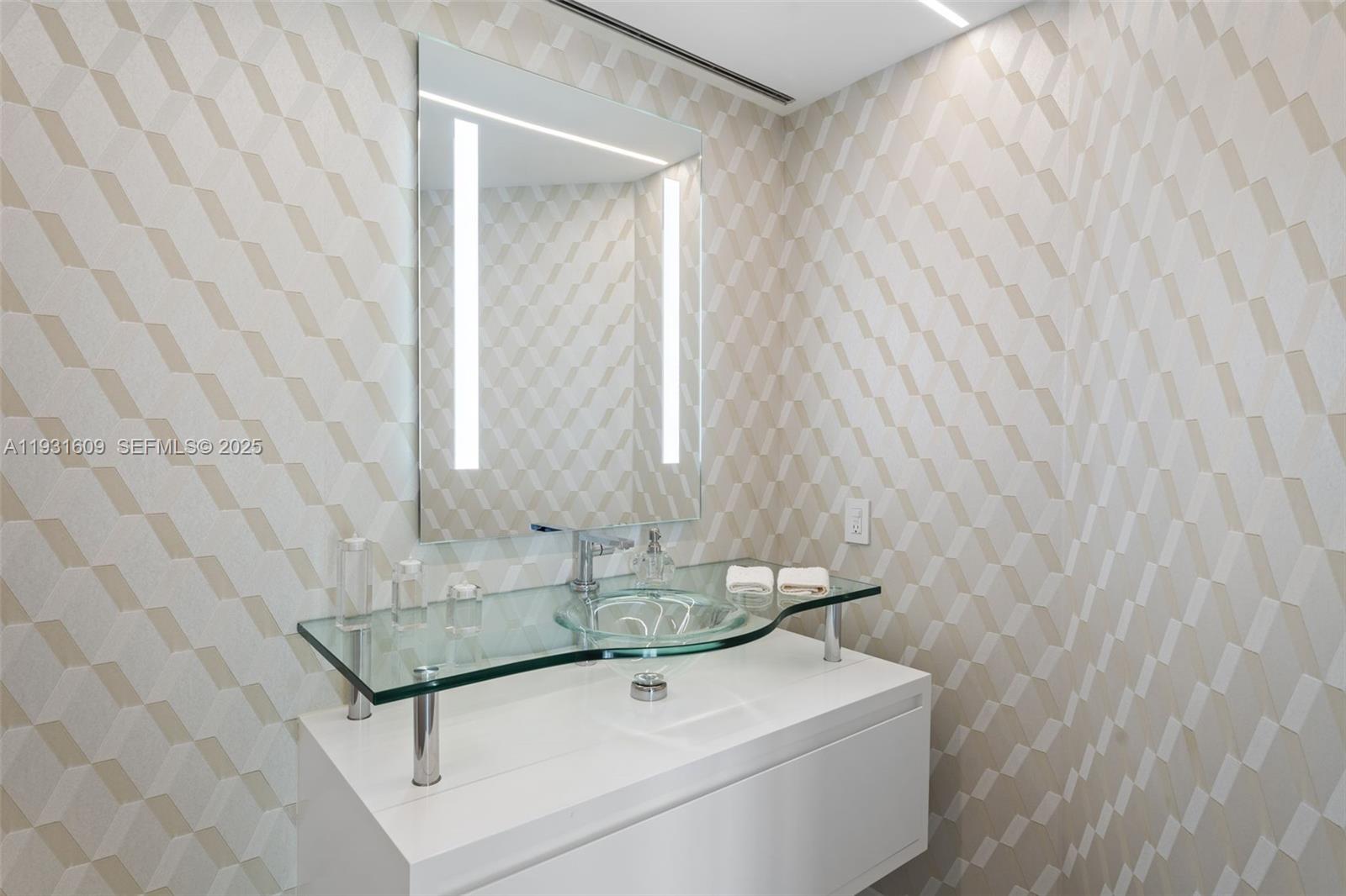 1643 Brickell Ave # 4102