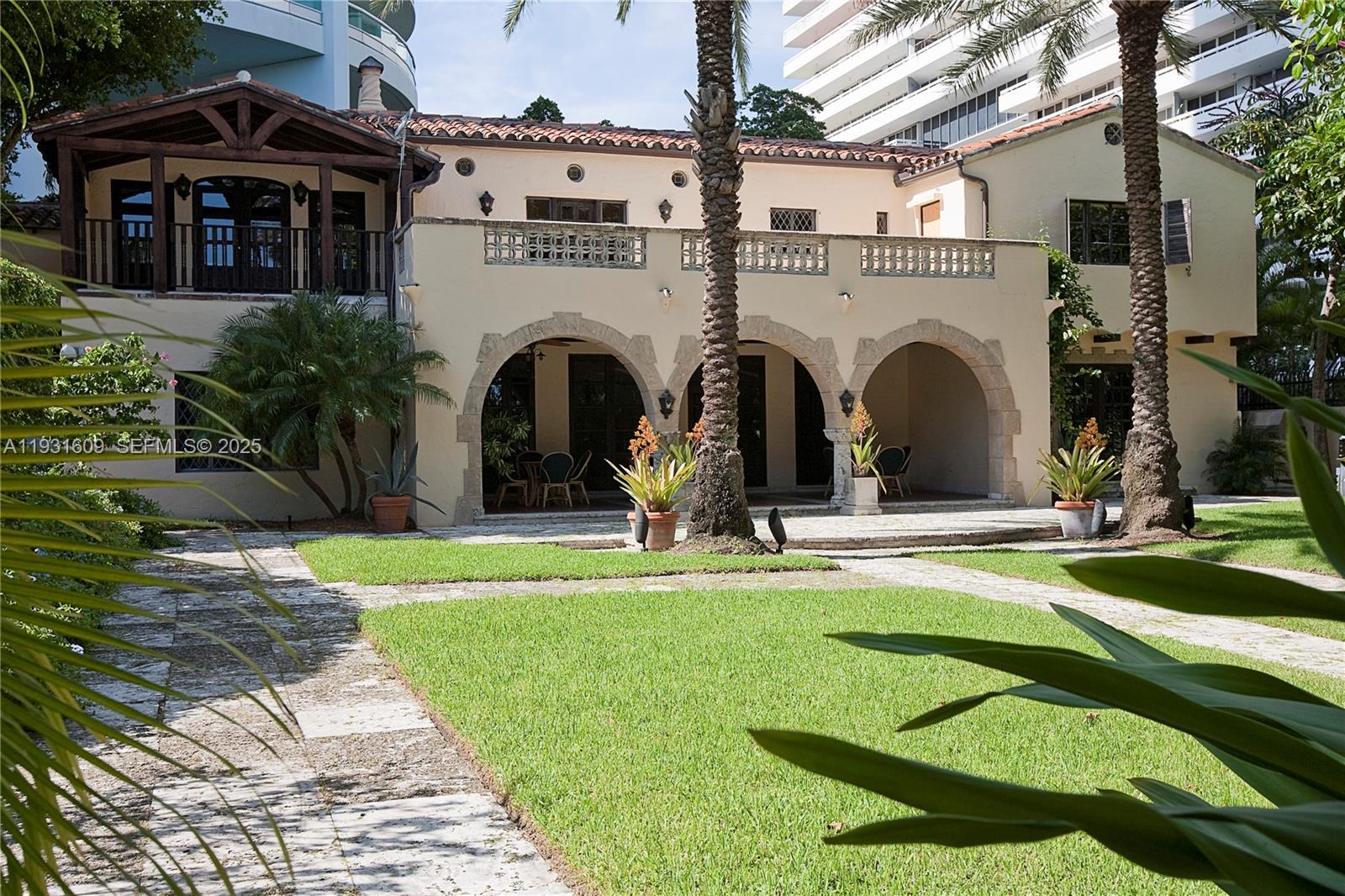 1643 Brickell Ave # 4102