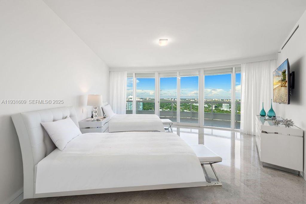 1643 Brickell Ave # 4102