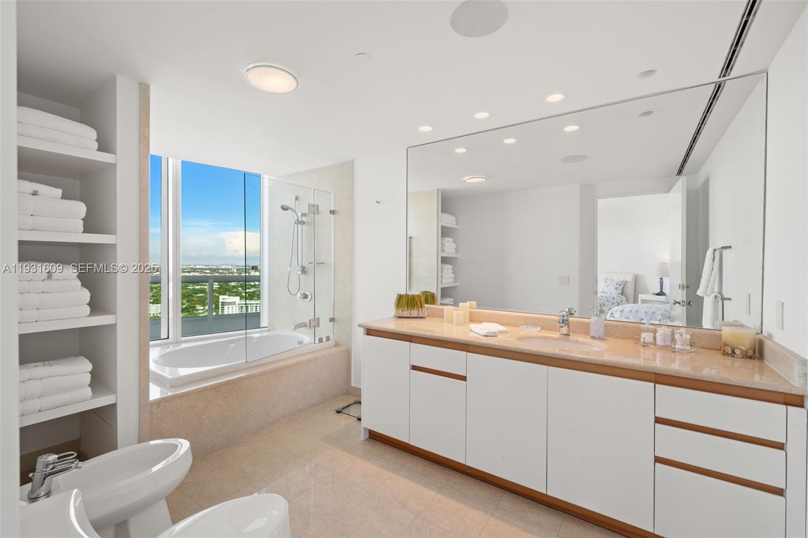 1643 Brickell Ave # 4102