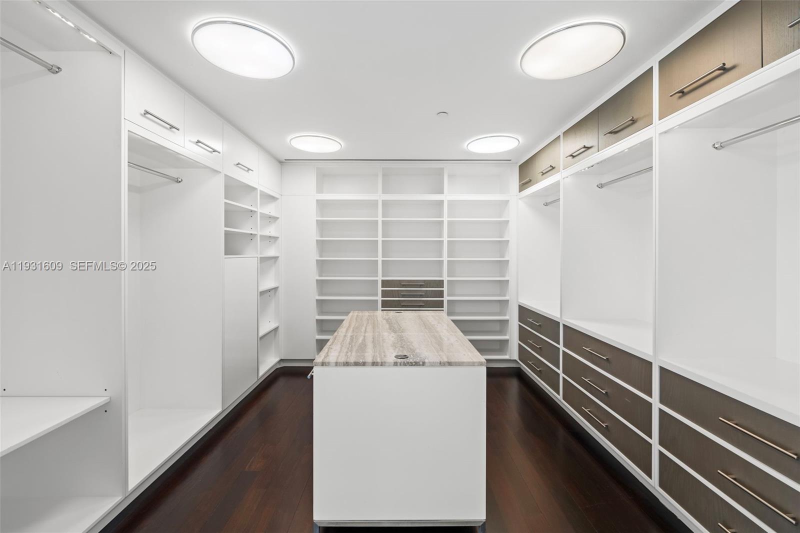 1643 Brickell Ave # 4102