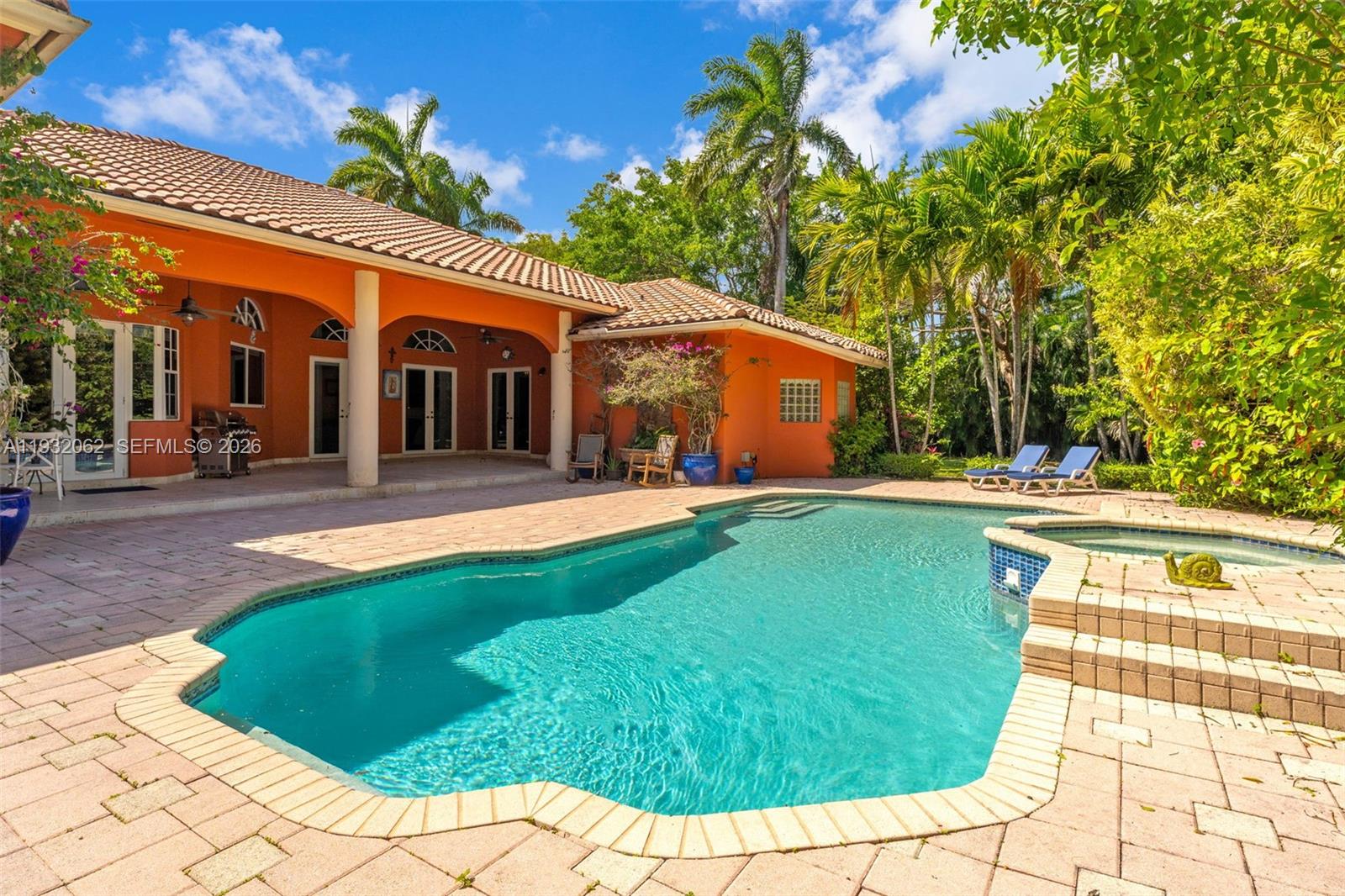 11825 S Mitchell Manor Cir