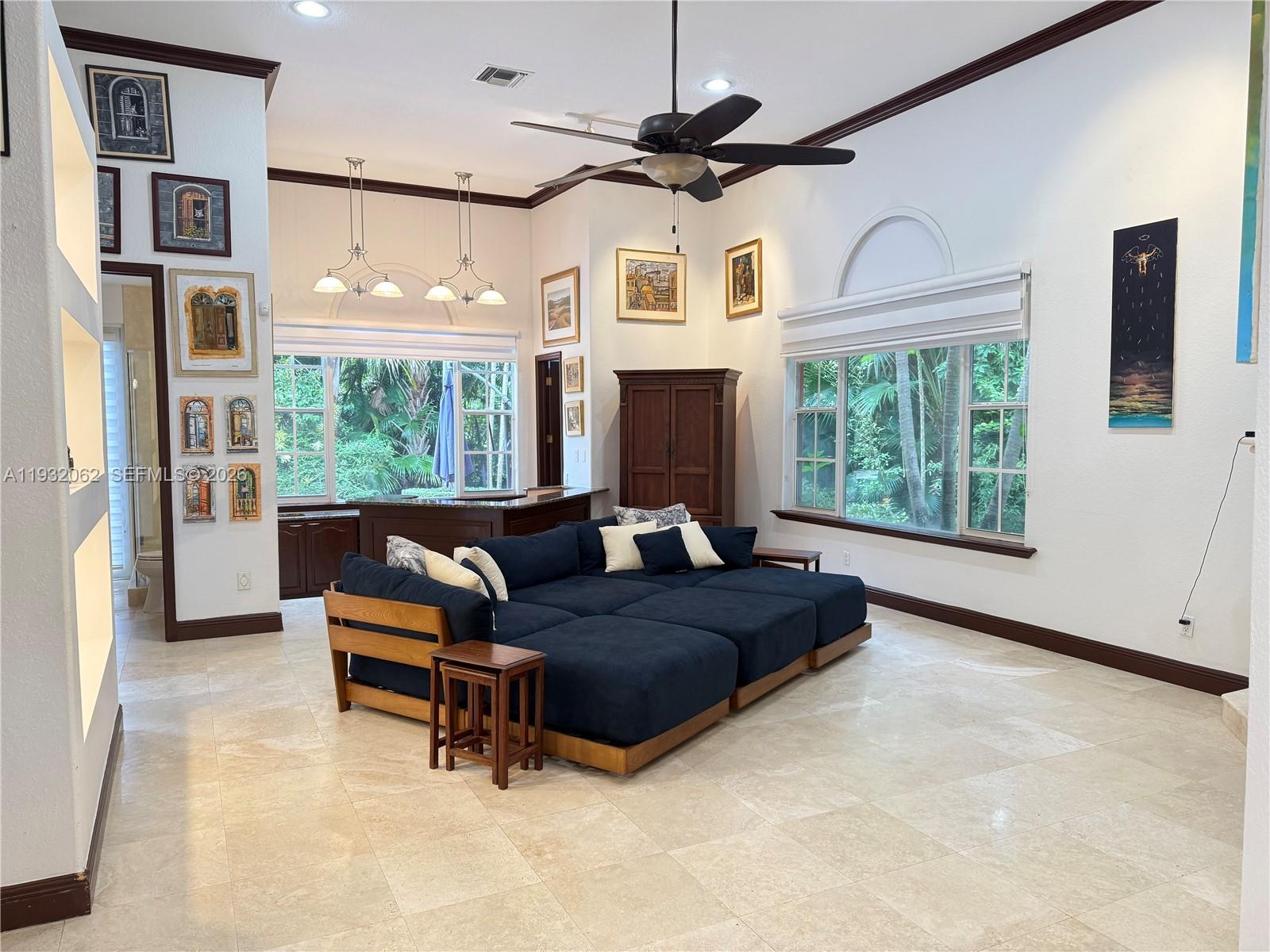 11825 S Mitchell Manor Cir