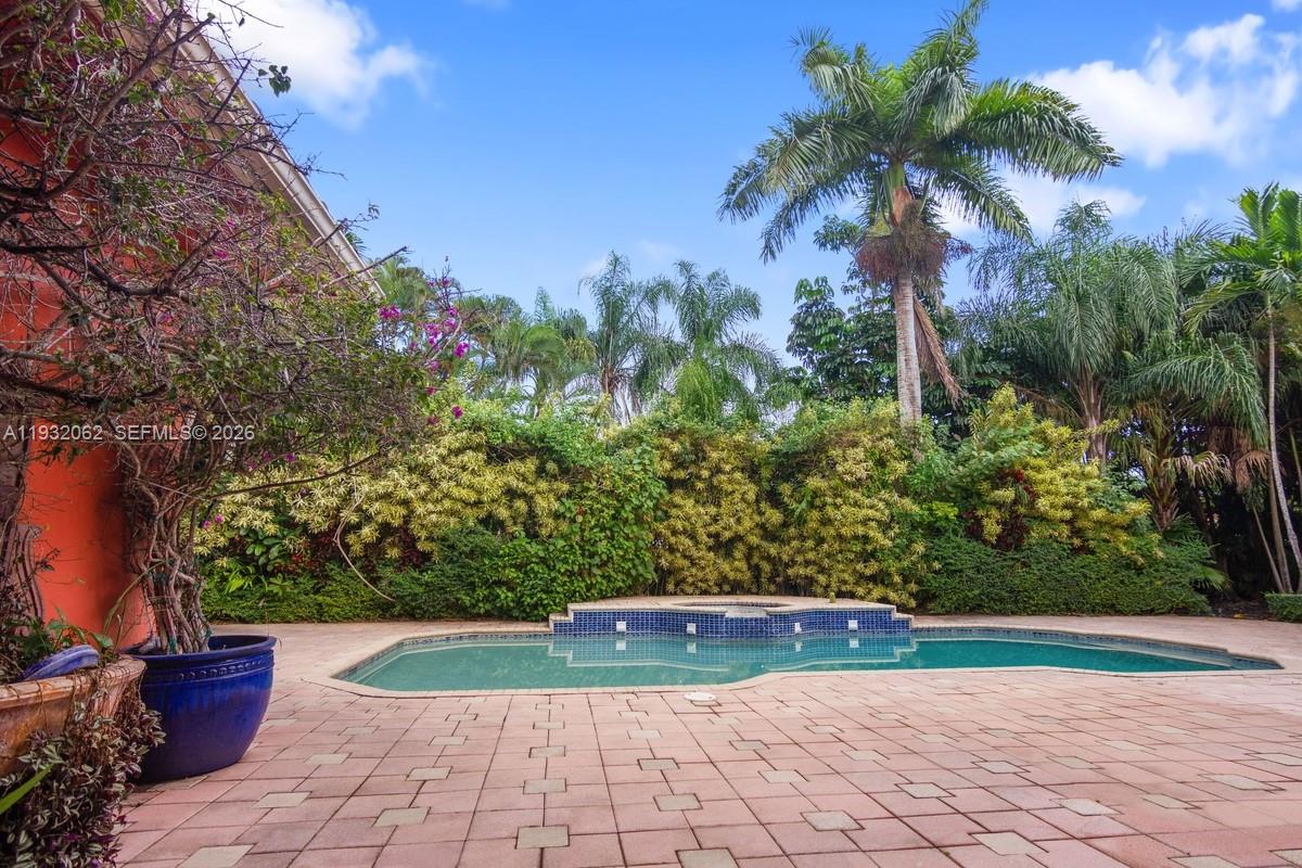 11825 S Mitchell Manor Cir