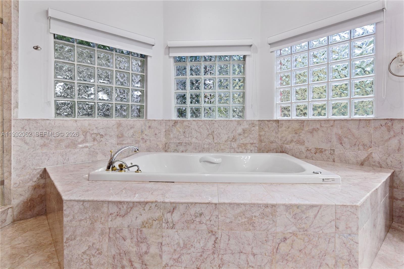 11825 S Mitchell Manor Cir