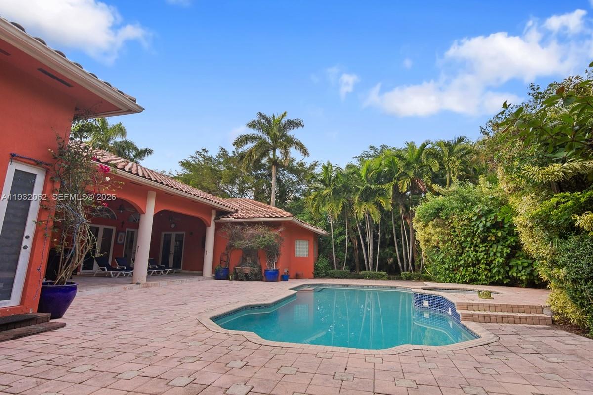 11825 S Mitchell Manor Cir