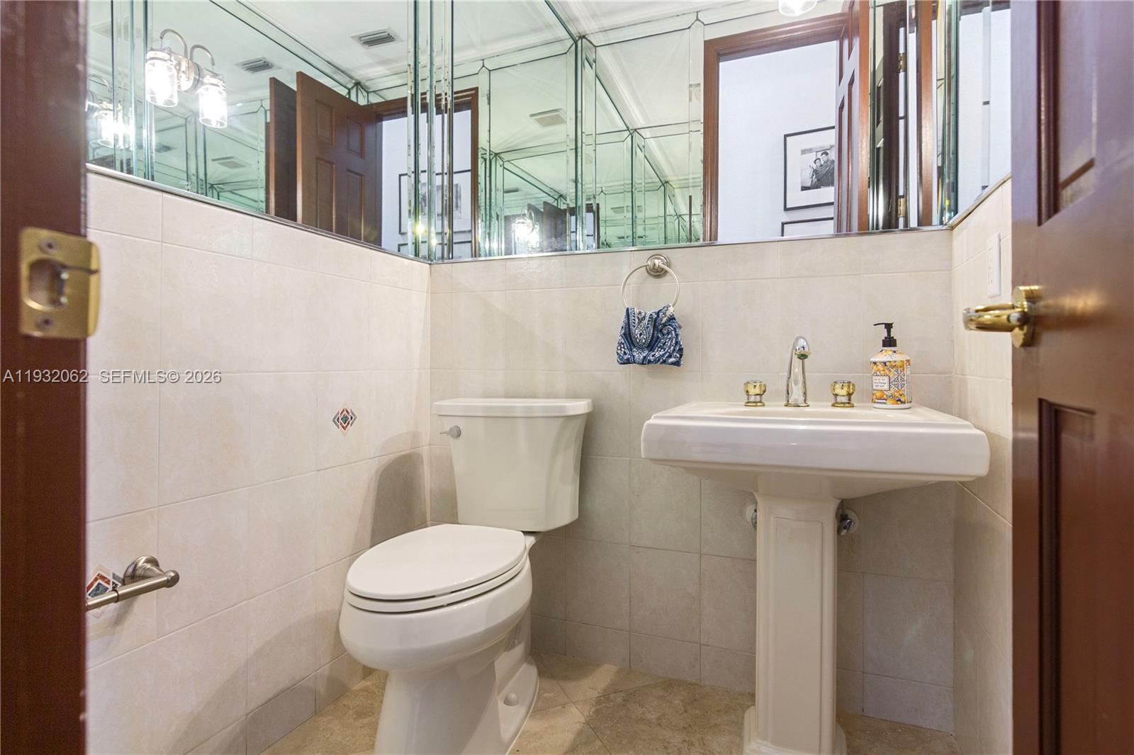 11825 S Mitchell Manor Cir