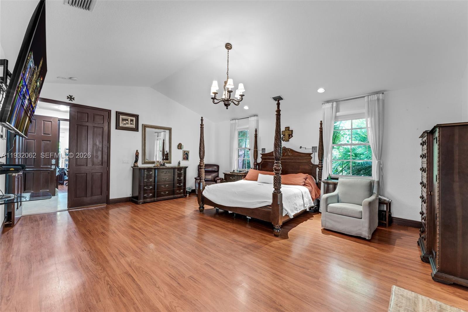 11825 S Mitchell Manor Cir