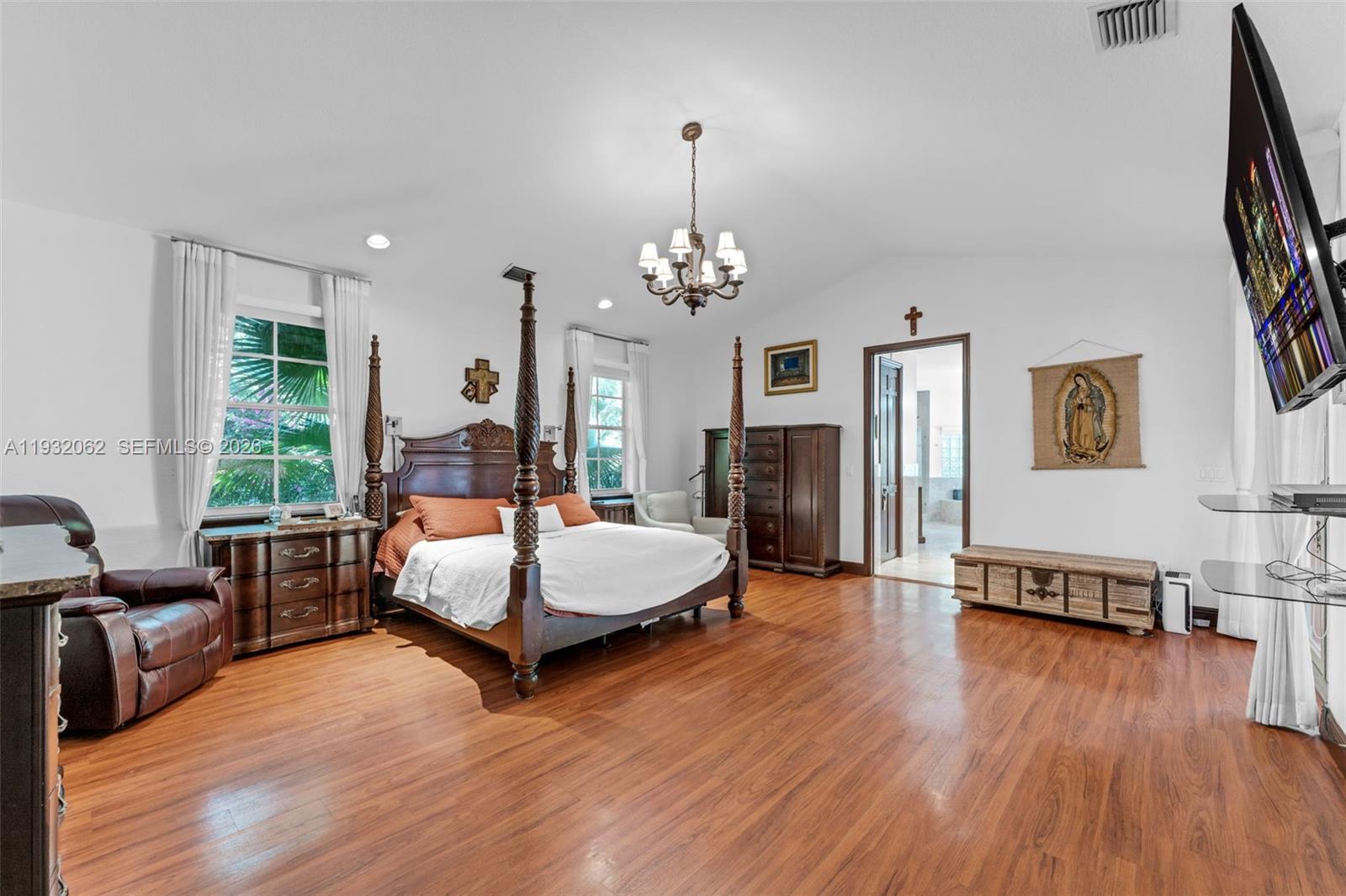 11825 S Mitchell Manor Cir