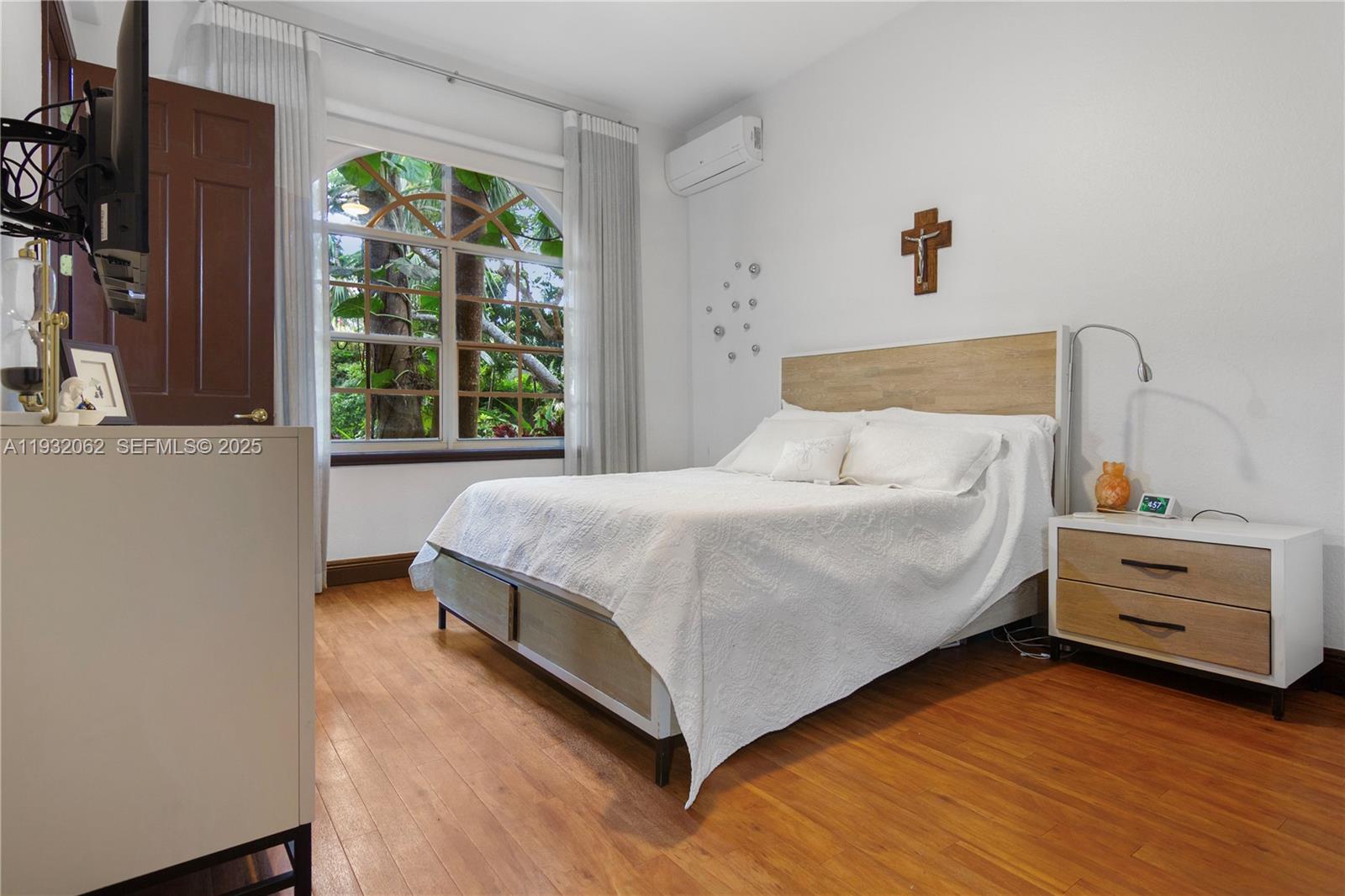 11825 S Mitchell Manor Cir