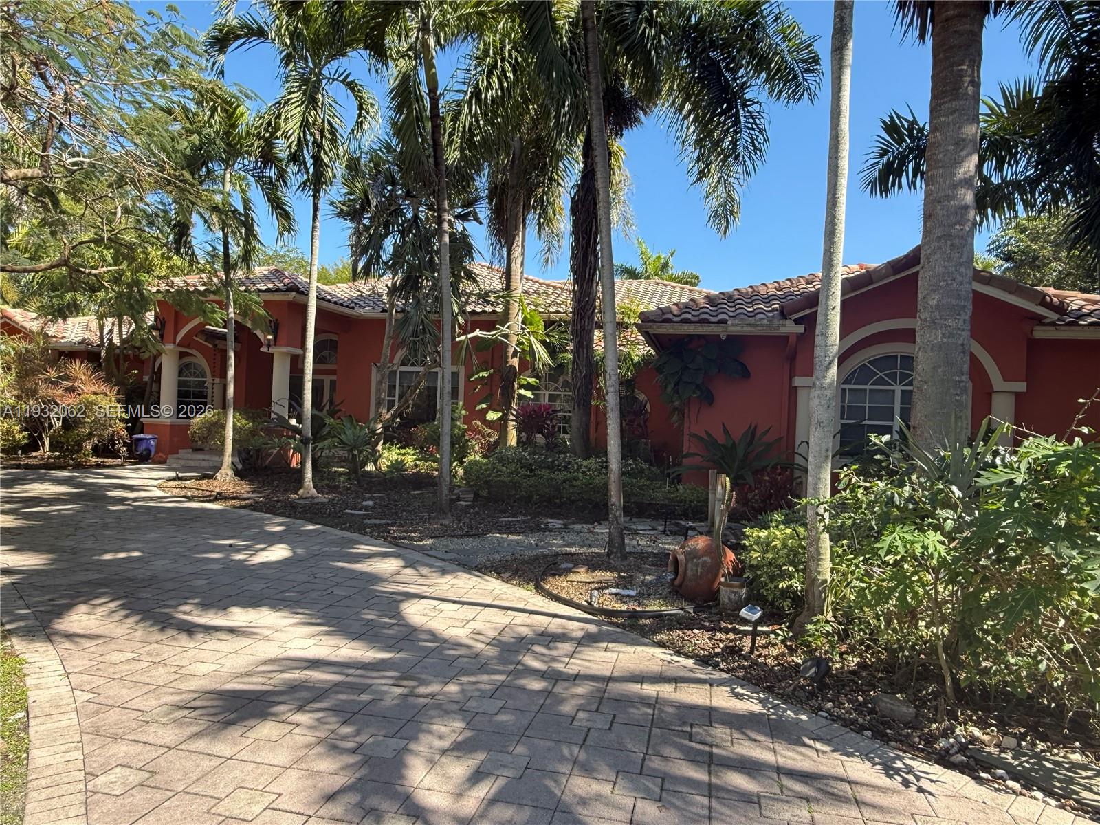 11825 S Mitchell Manor Cir