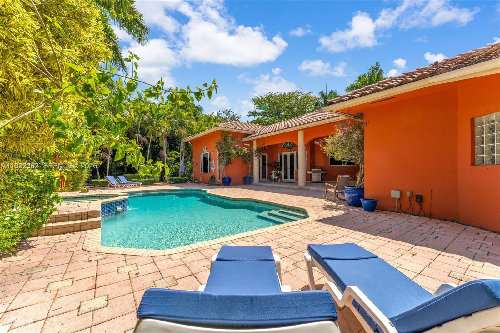 11825 S Mitchell Manor Cir