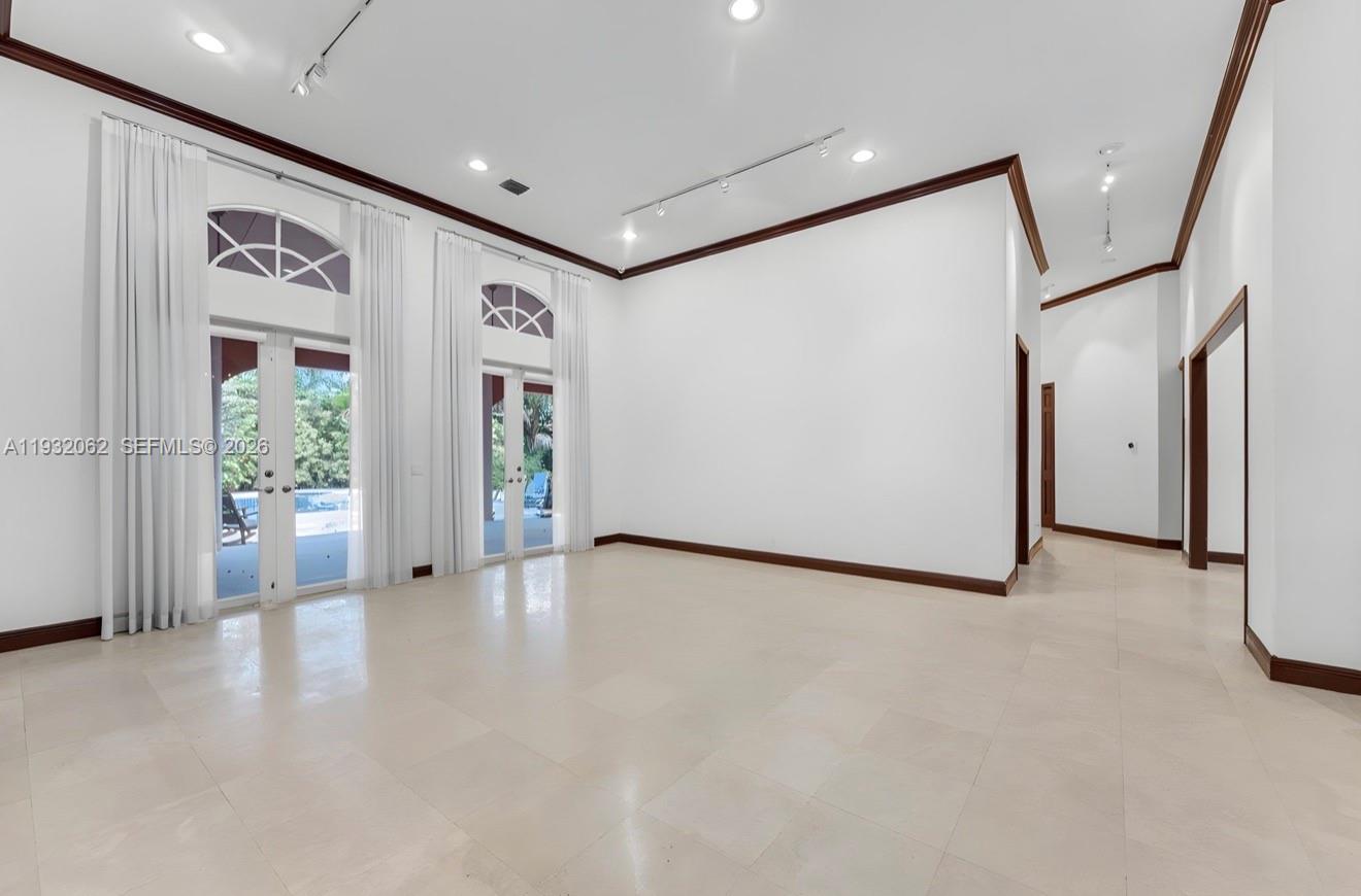 11825 S Mitchell Manor Cir