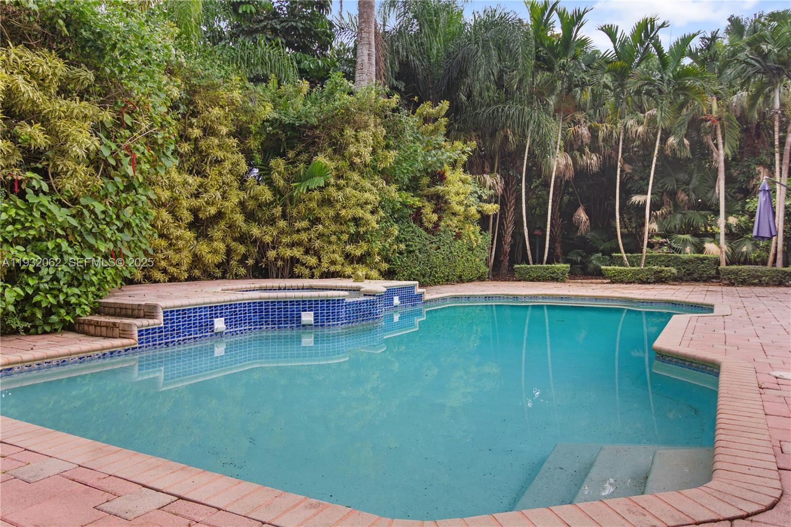 11825 S Mitchell Manor Cir