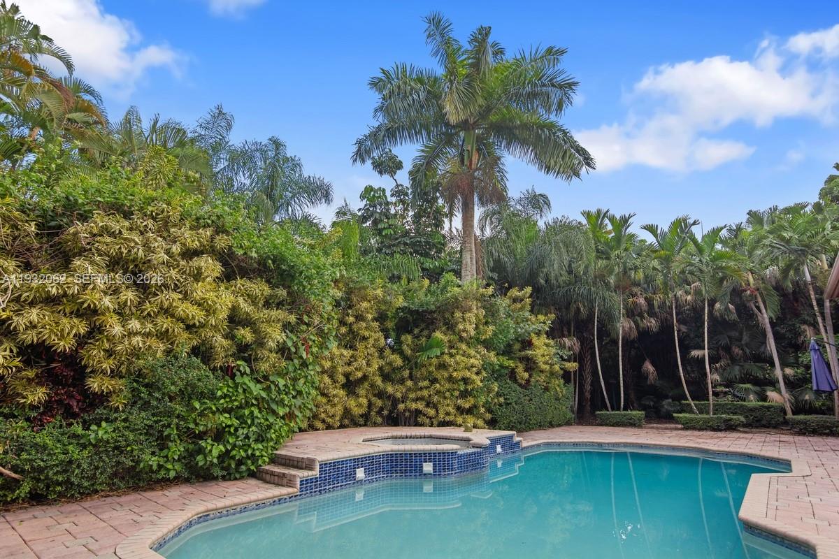 11825 S Mitchell Manor Cir