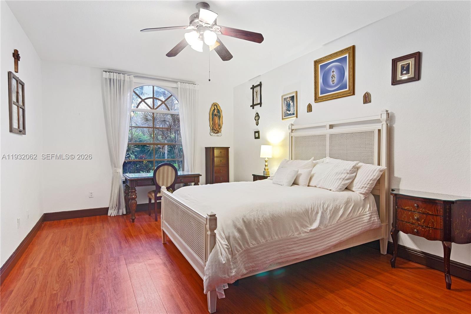 11825 S Mitchell Manor Cir