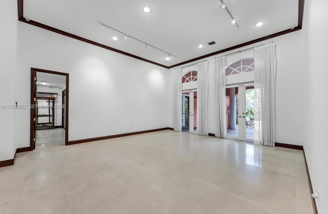 11825 S Mitchell Manor Cir