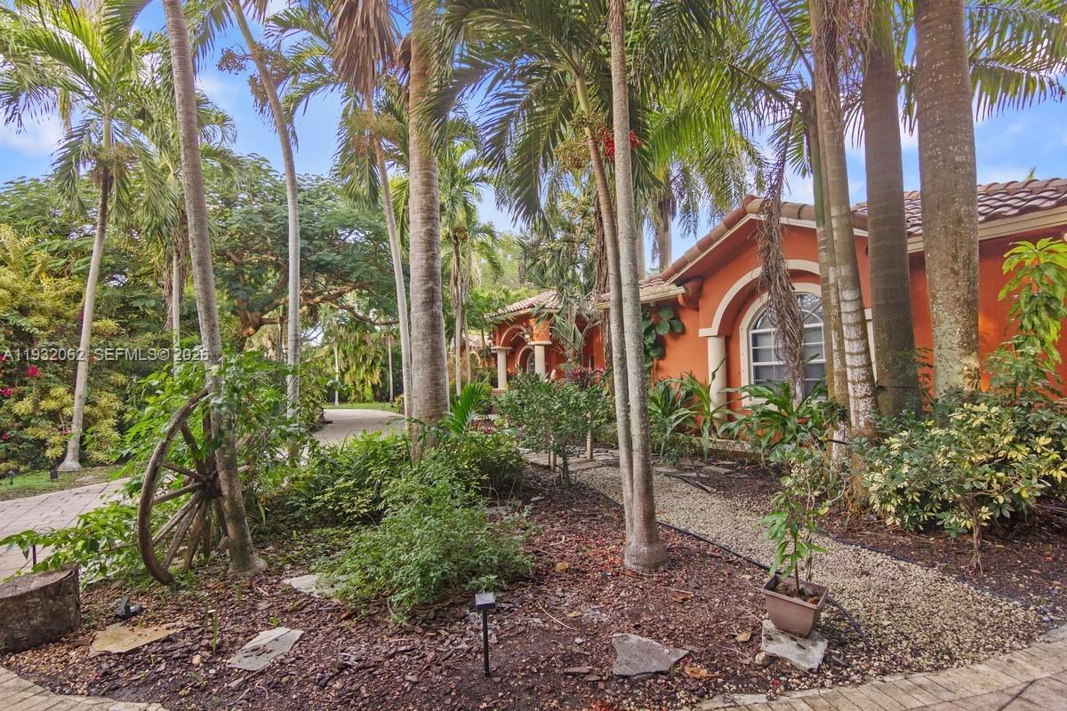 11825 S Mitchell Manor Cir