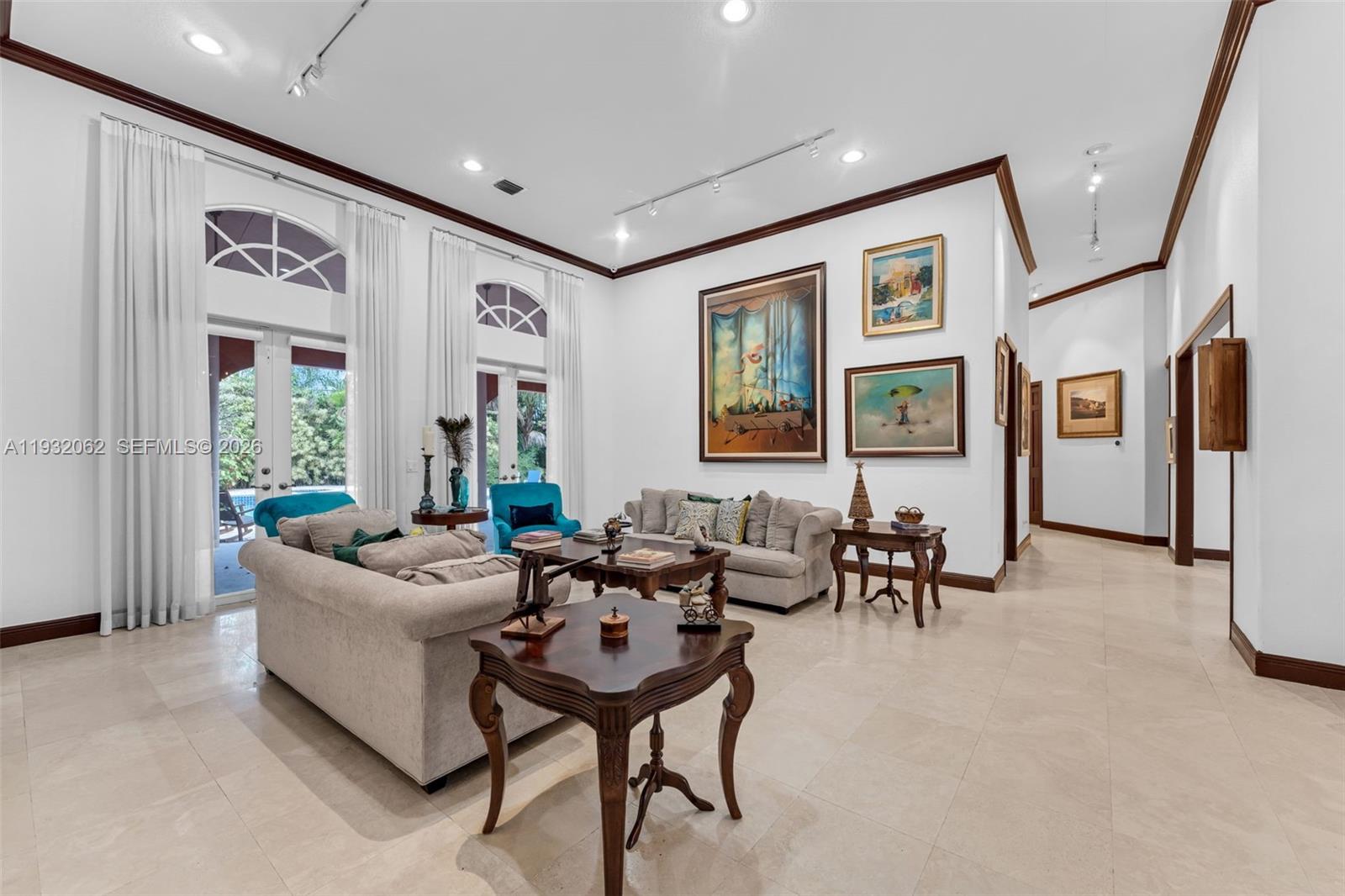 11825 S Mitchell Manor Cir
