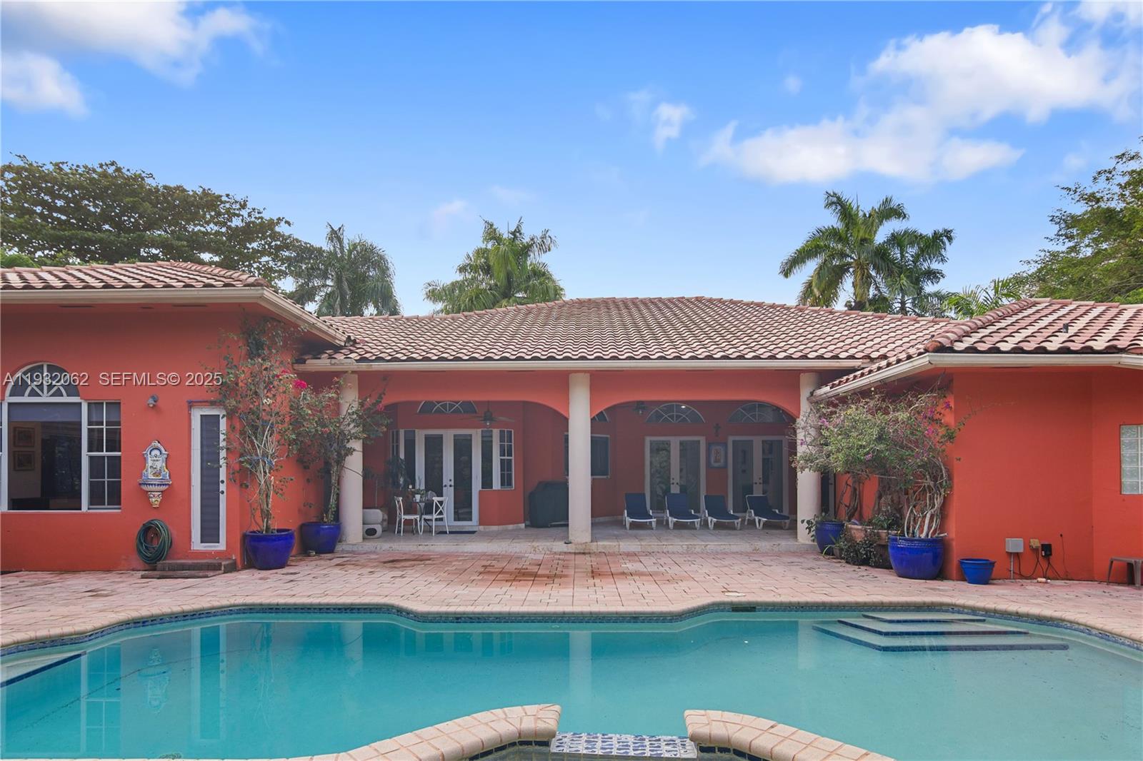 11825 S Mitchell Manor Cir