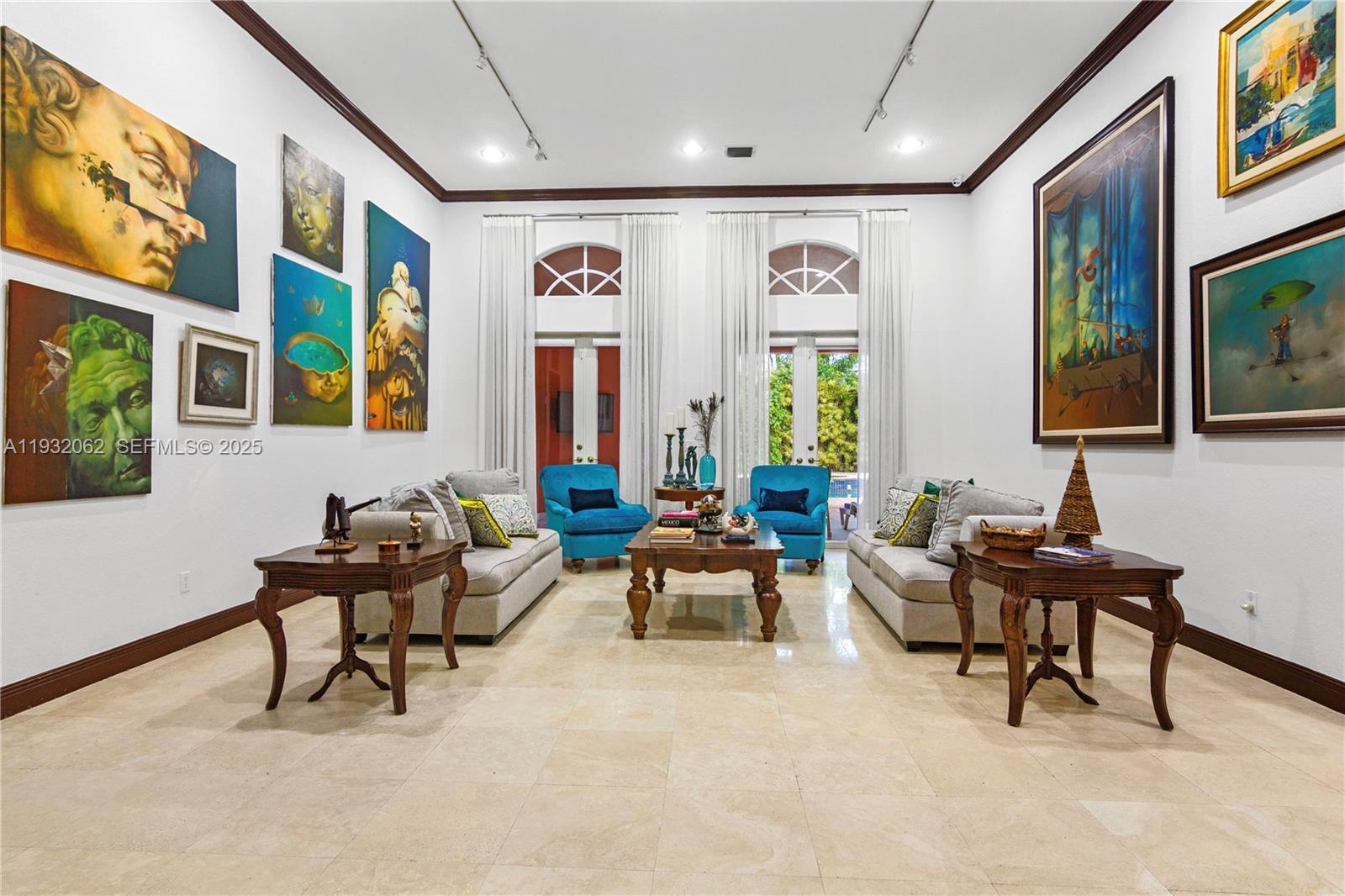 11825 S Mitchell Manor Cir