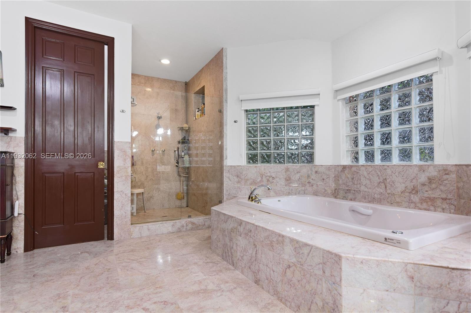 11825 S Mitchell Manor Cir