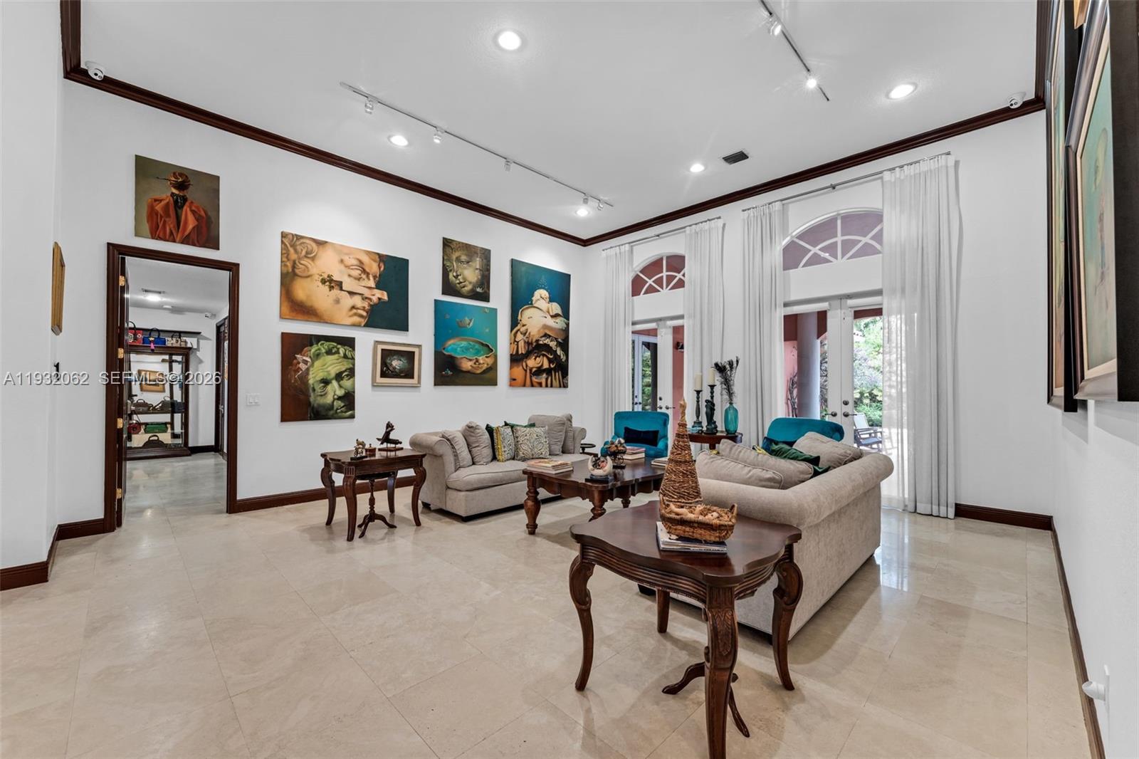 11825 S Mitchell Manor Cir