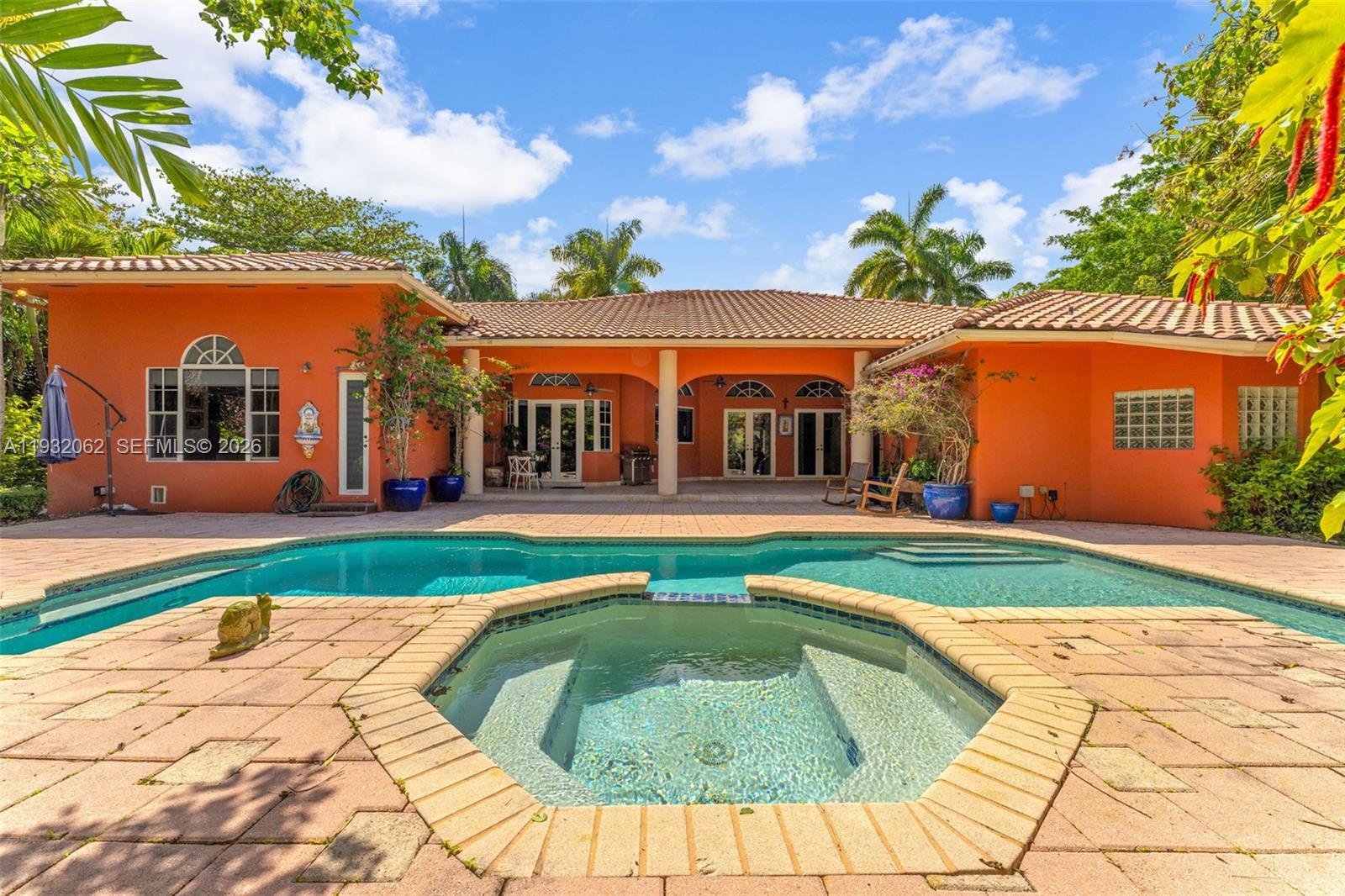11825 S Mitchell Manor Cir