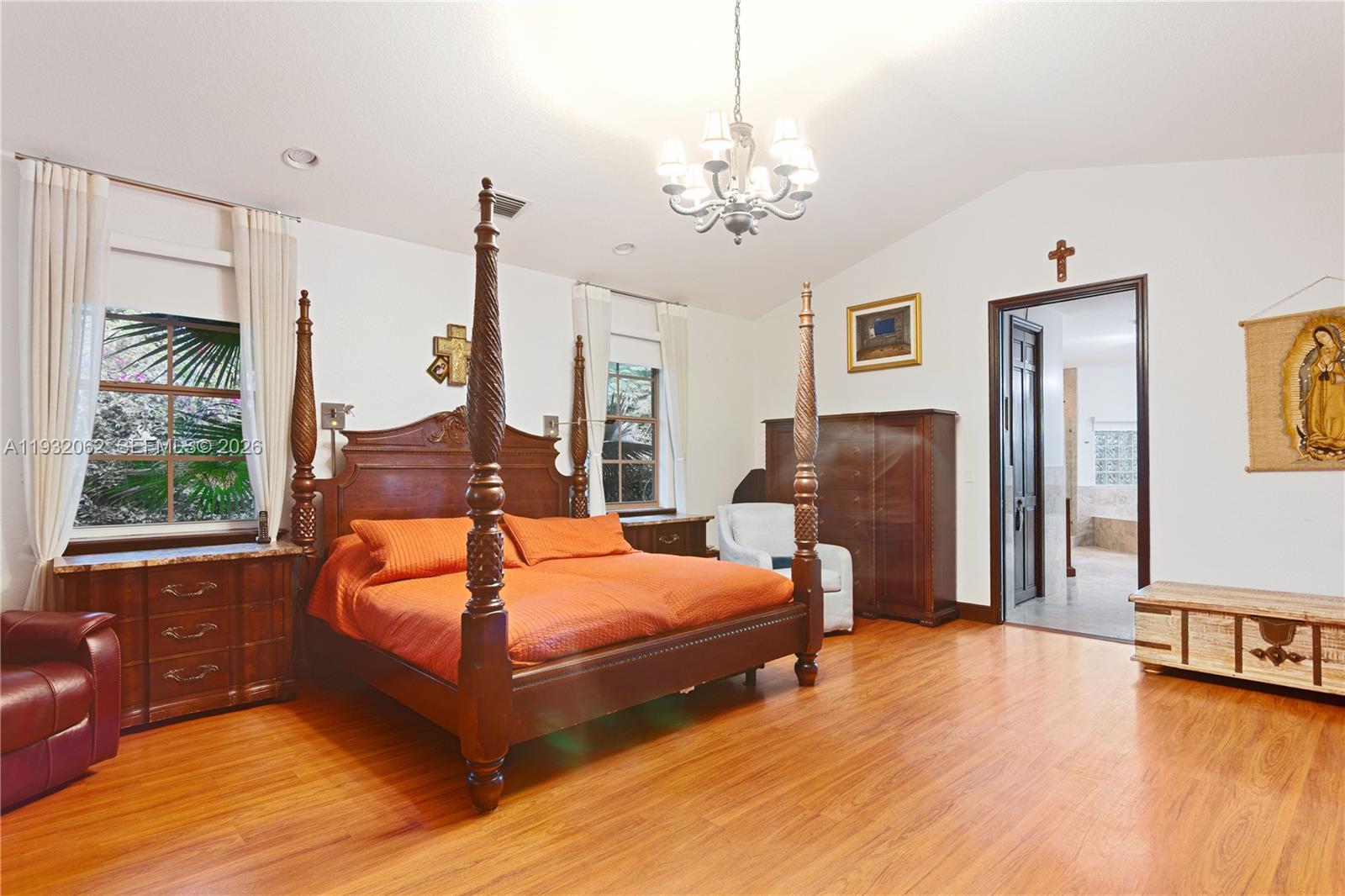 11825 S Mitchell Manor Cir