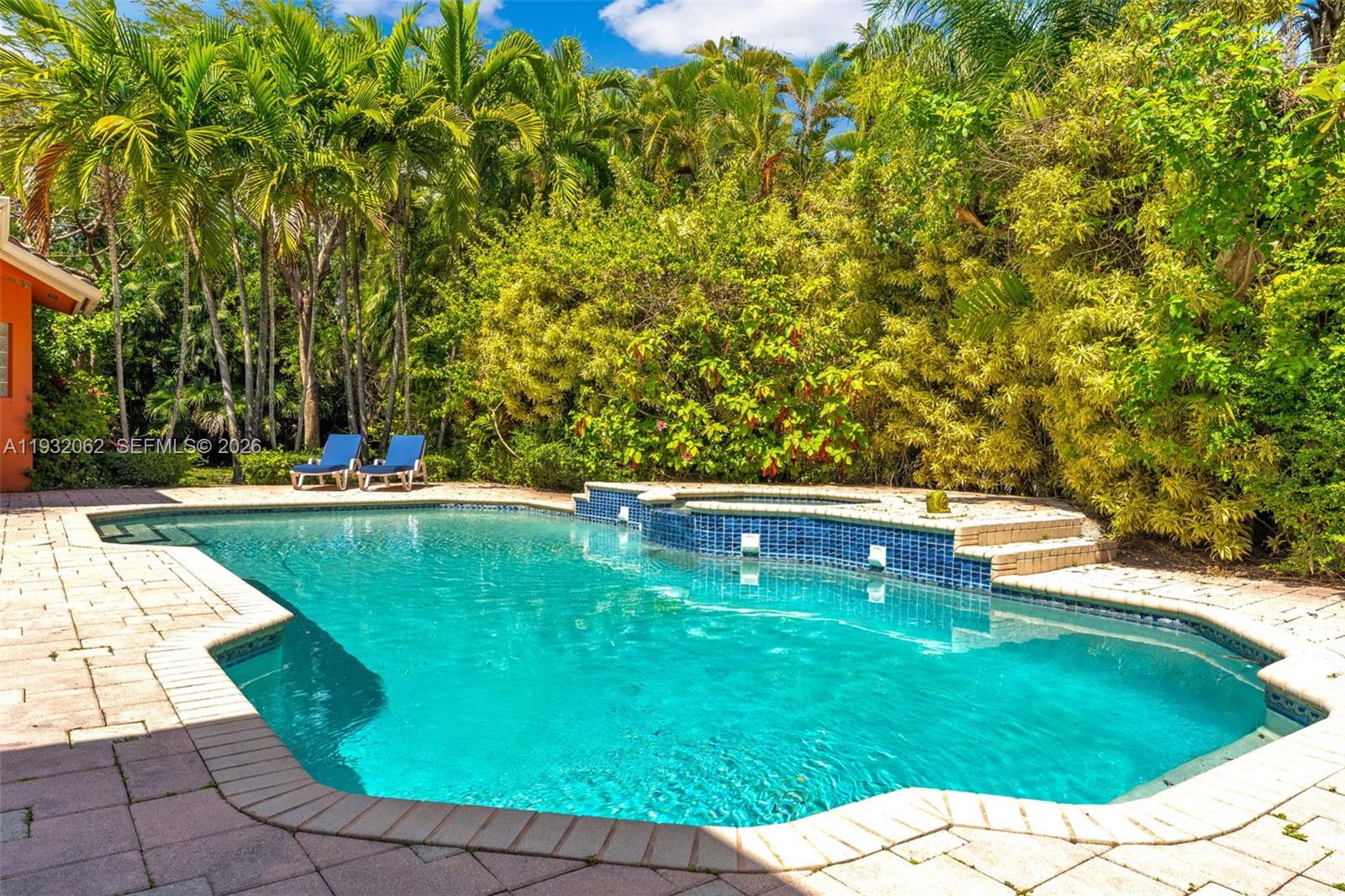 11825 S Mitchell Manor Cir