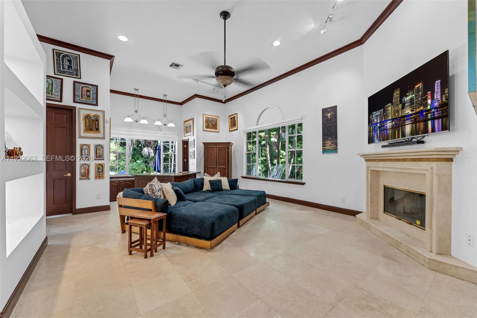 11825 S Mitchell Manor Cir