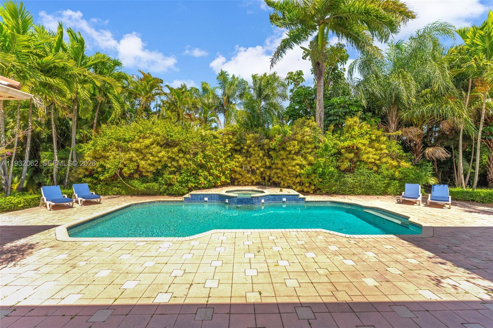 11825 S Mitchell Manor Cir